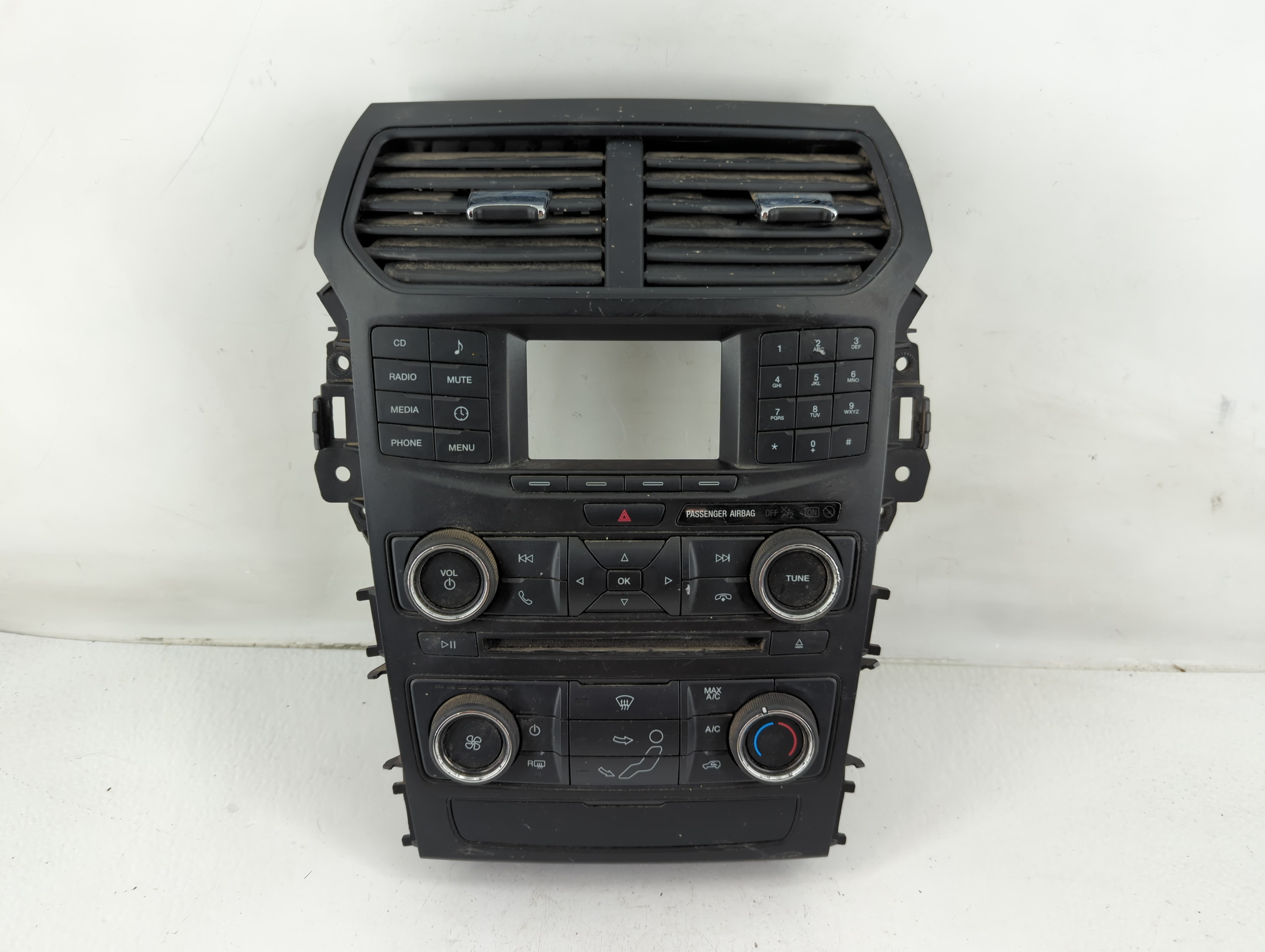2016-2018 Ford Explorer Am Fm Cd Player Radio Receiver 1119030 - Oemusedautoparts1.com