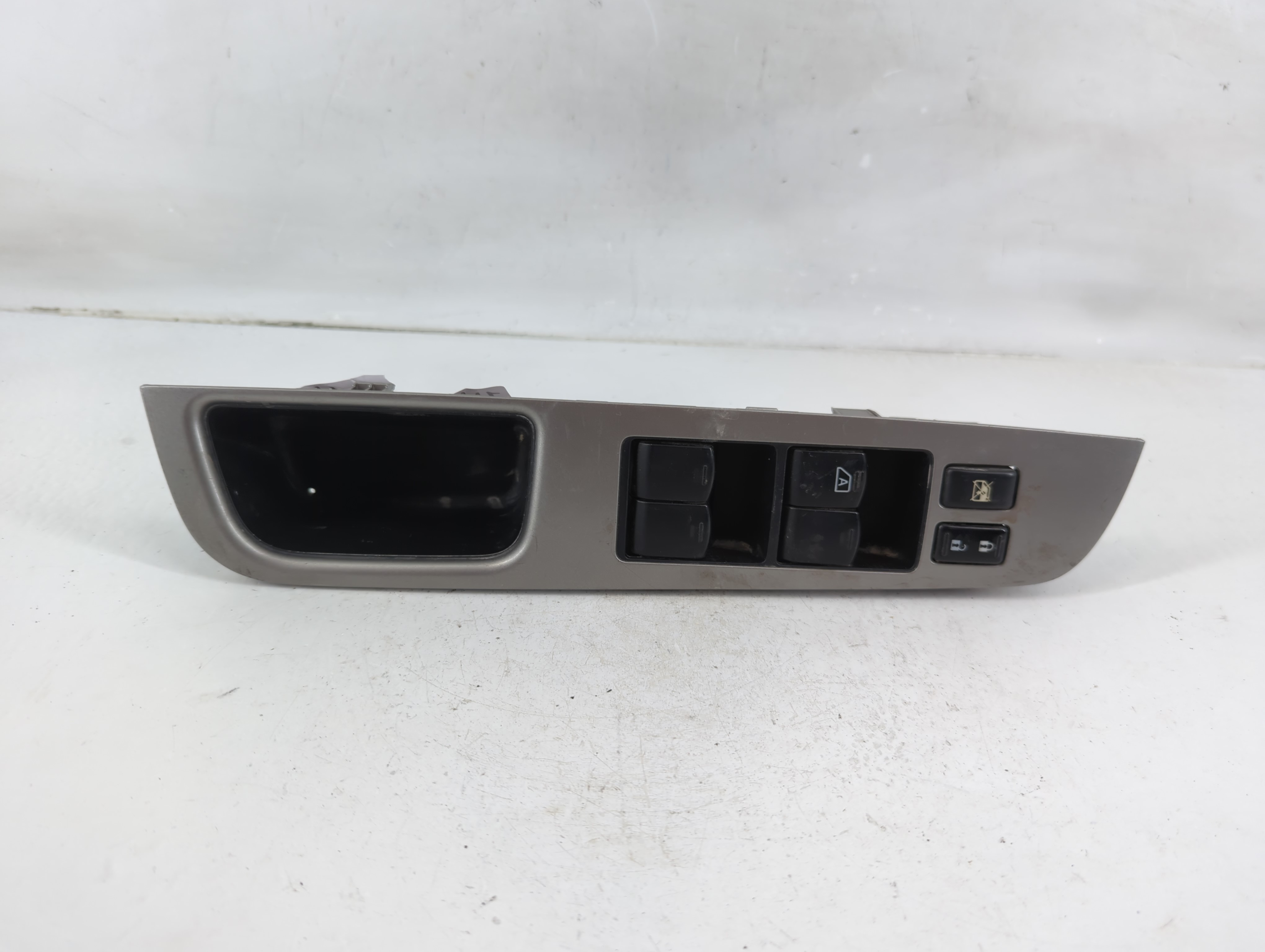 2007-2009 Nissan Versa Driver Left Door Master Power Window Switch 1119039 - Oemusedautoparts1.com