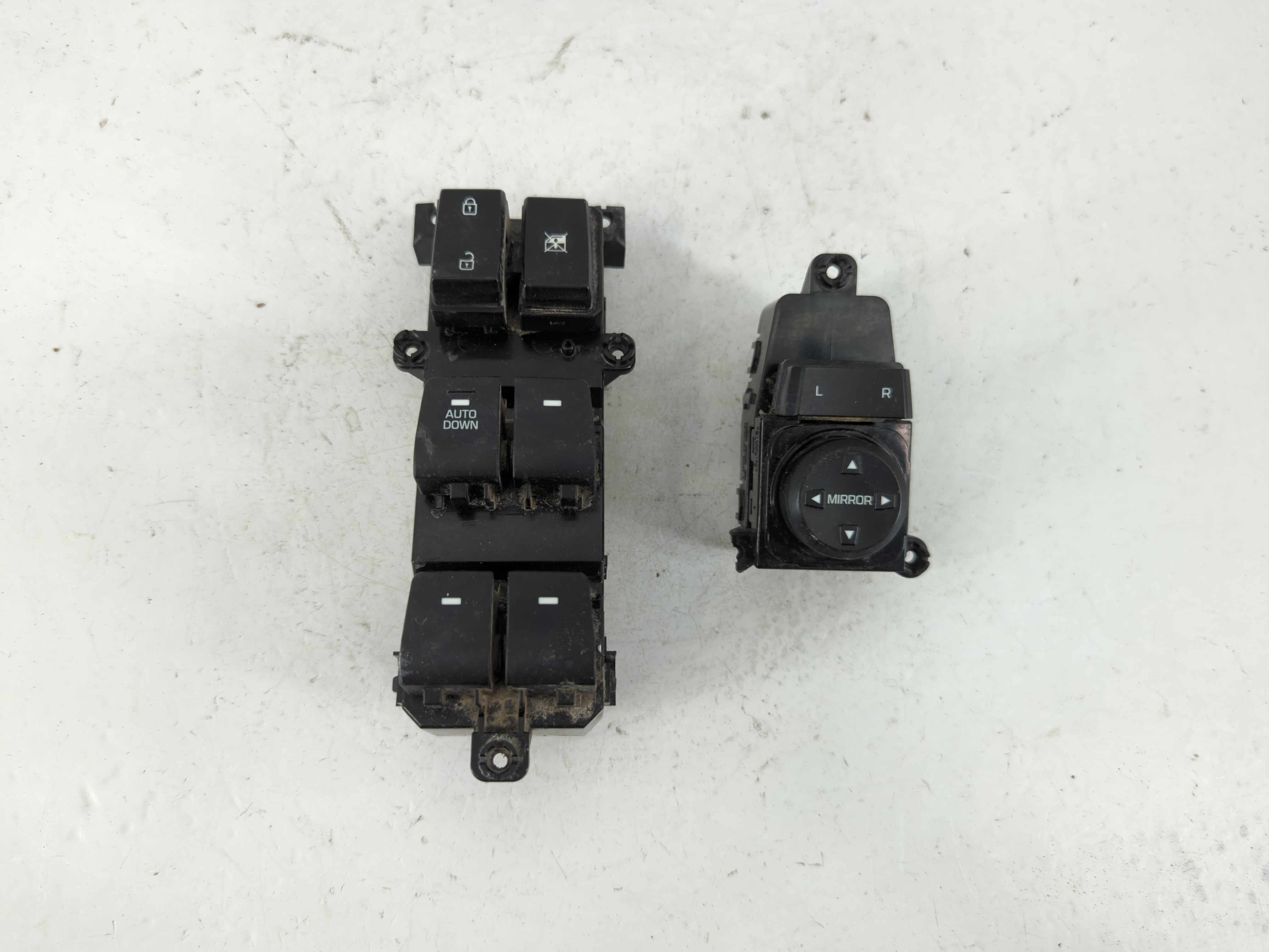 2016-2021 Hyundai Tucson Driver Left Door Master Power Window Switch 1119048 - Oemusedautoparts1.com