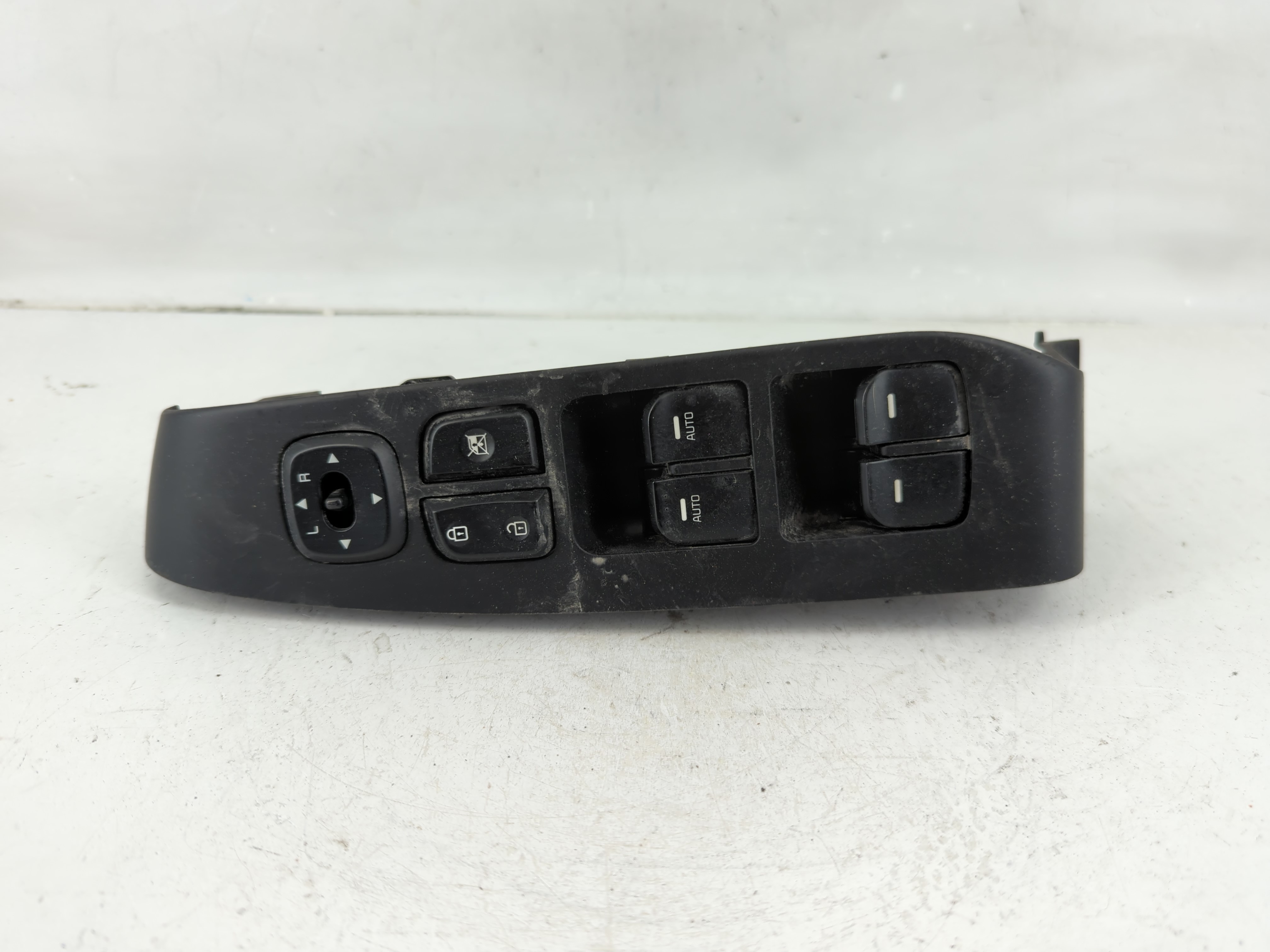 2014-2016 Kia Soul Driver Left Door Master Power Window Switch 1119051 - Oemusedautoparts1.com