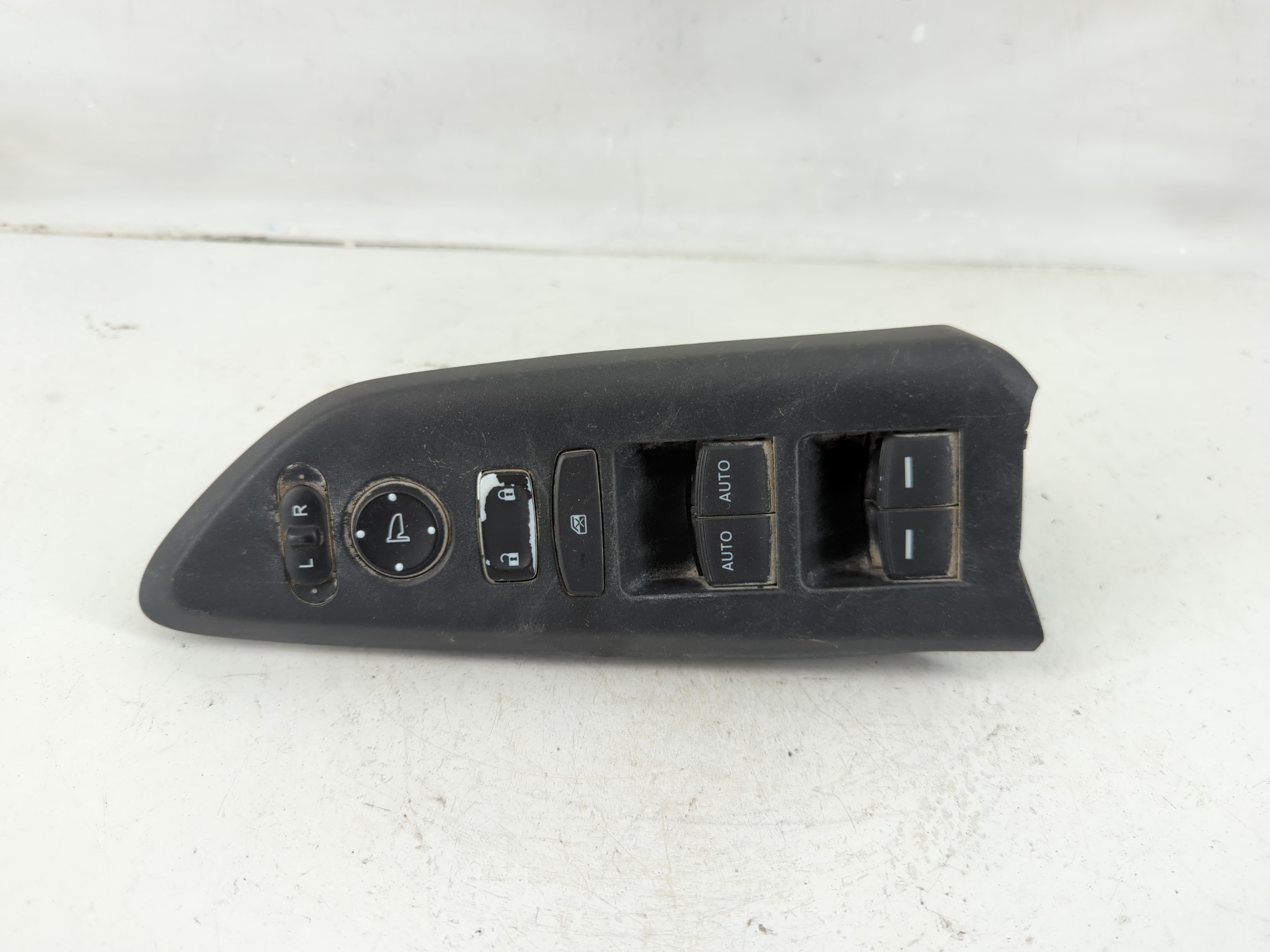 2016-2018 Honda Civic Driver Left Door Master Power Window Switch 1119120 - Oemusedautoparts1.com