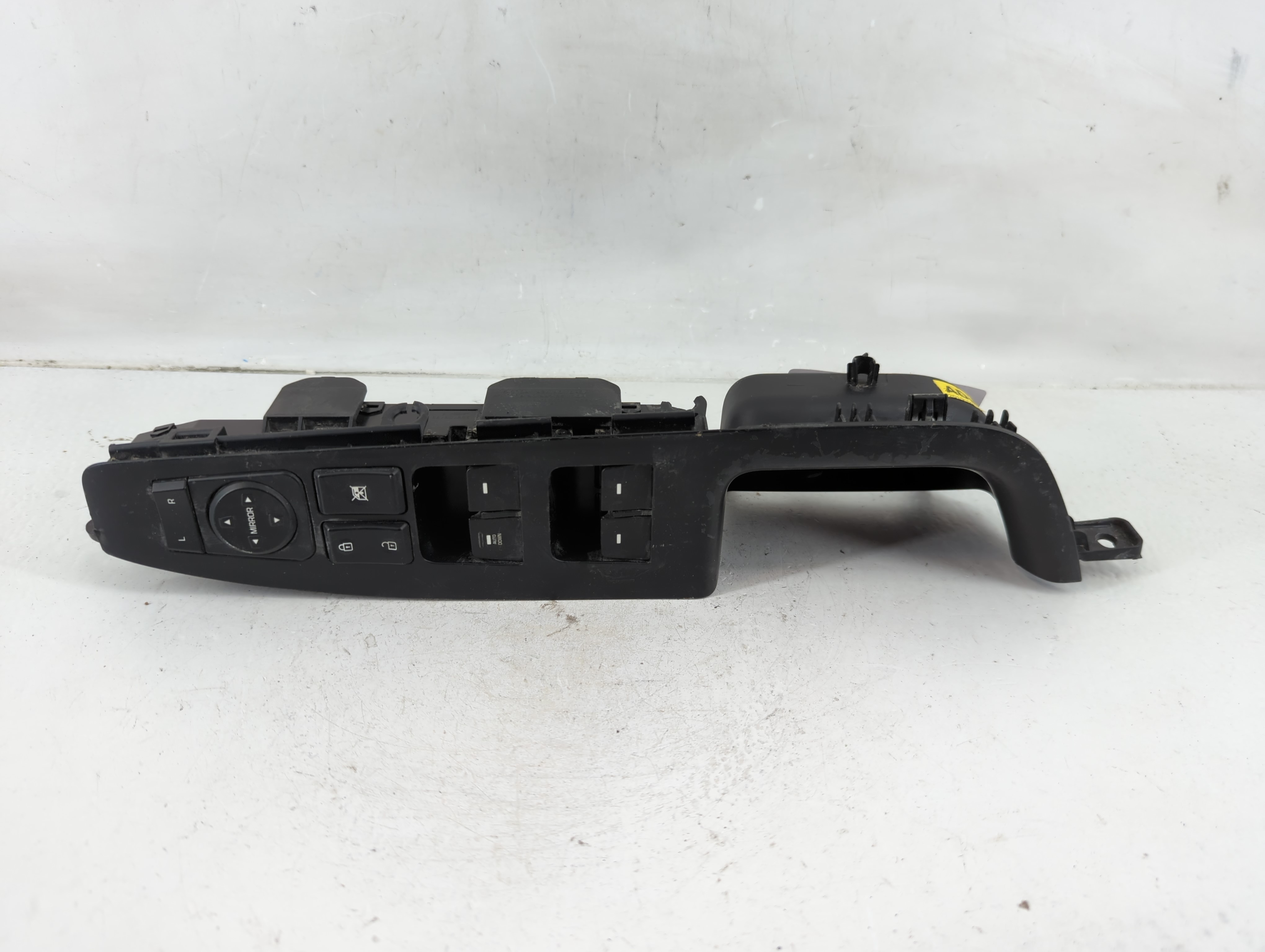 2017-2020 Hyundai Elantra Driver Left Door Master Power Window Switch 1119132 - Oemusedautoparts1.com
