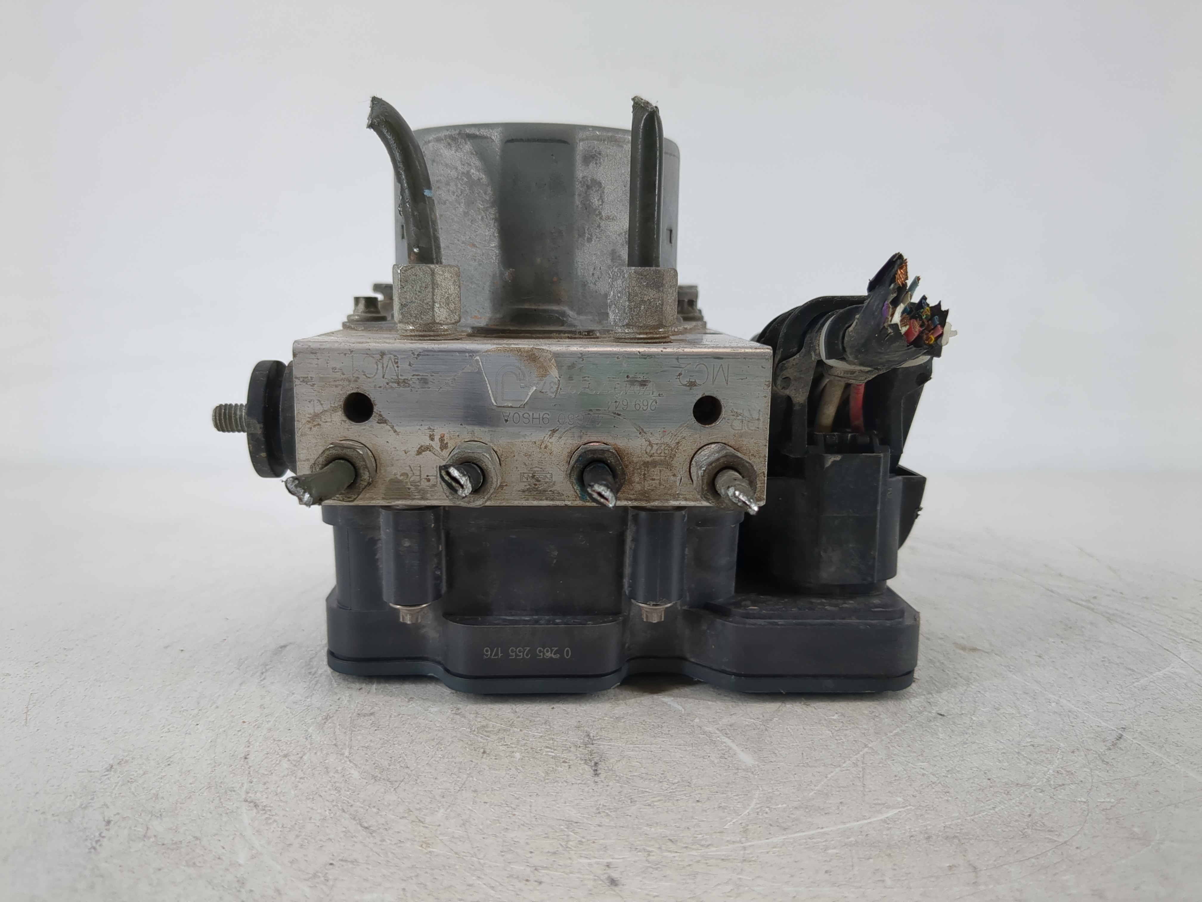 Picture of 2016-2017 Nissan Altima Abs Pump Control Module 1119156