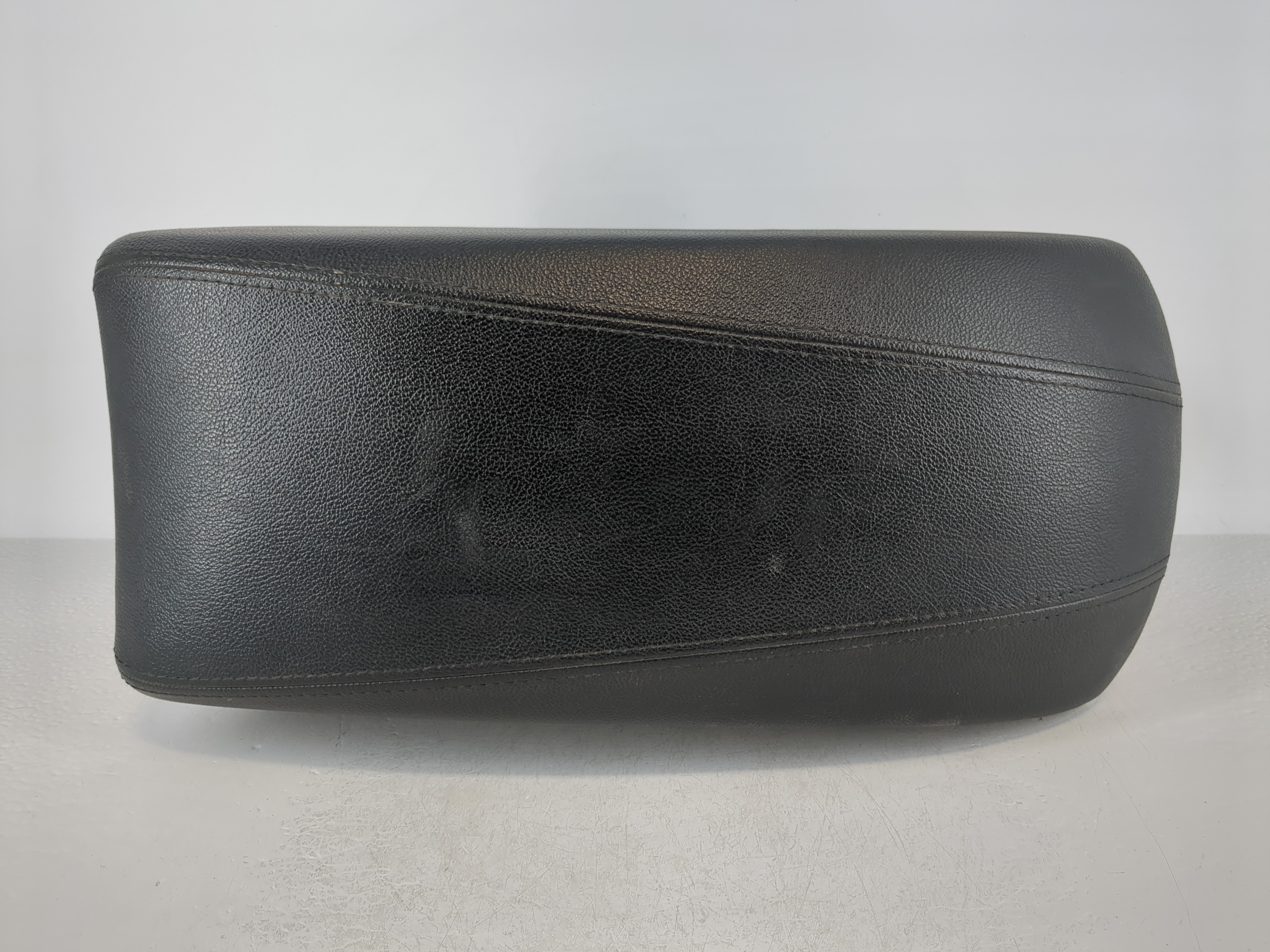 2011-2015 Hyundai Sonata Center Console Armrest Cover Lid Black 1119330 - Oemusedautoparts1.com