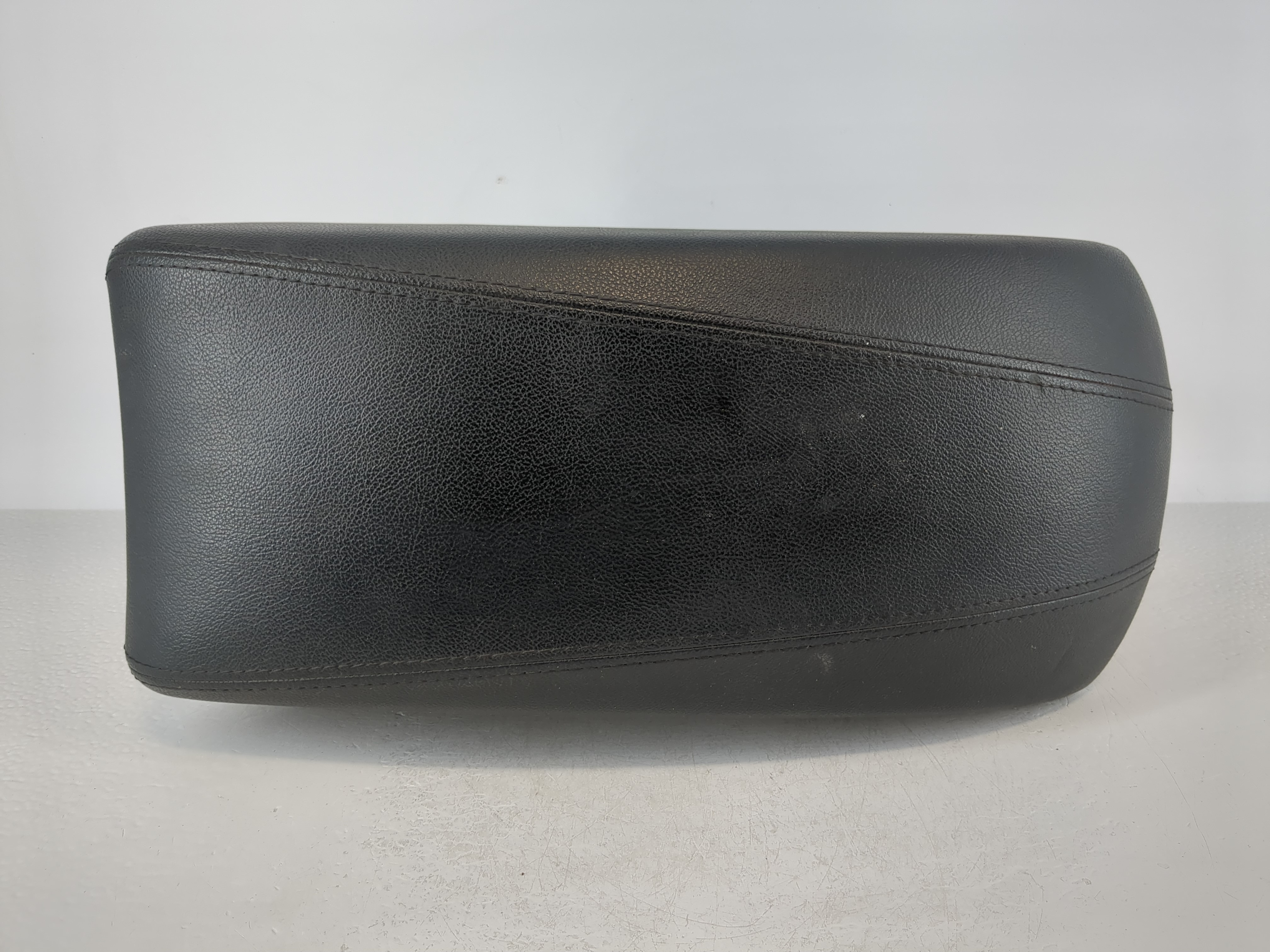 2011-2014 Hyundai Sonata Center Console Armrest Cover Lid Black 1119336 - Oemusedautoparts1.com