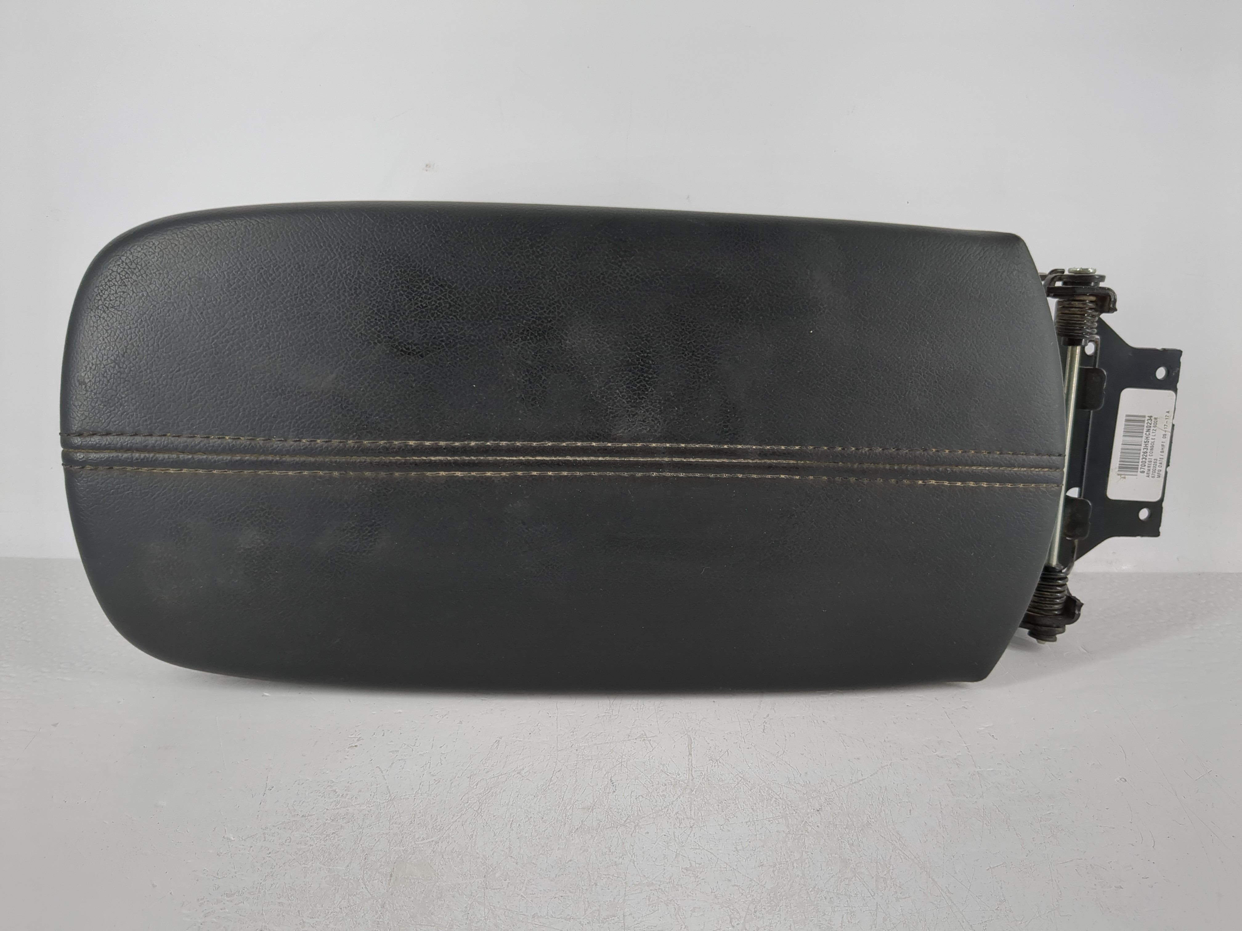 2016-2018 Chevrolet Malibu Center Console Armrest Cover Lid Black 1119356 - Oemusedautoparts1.com