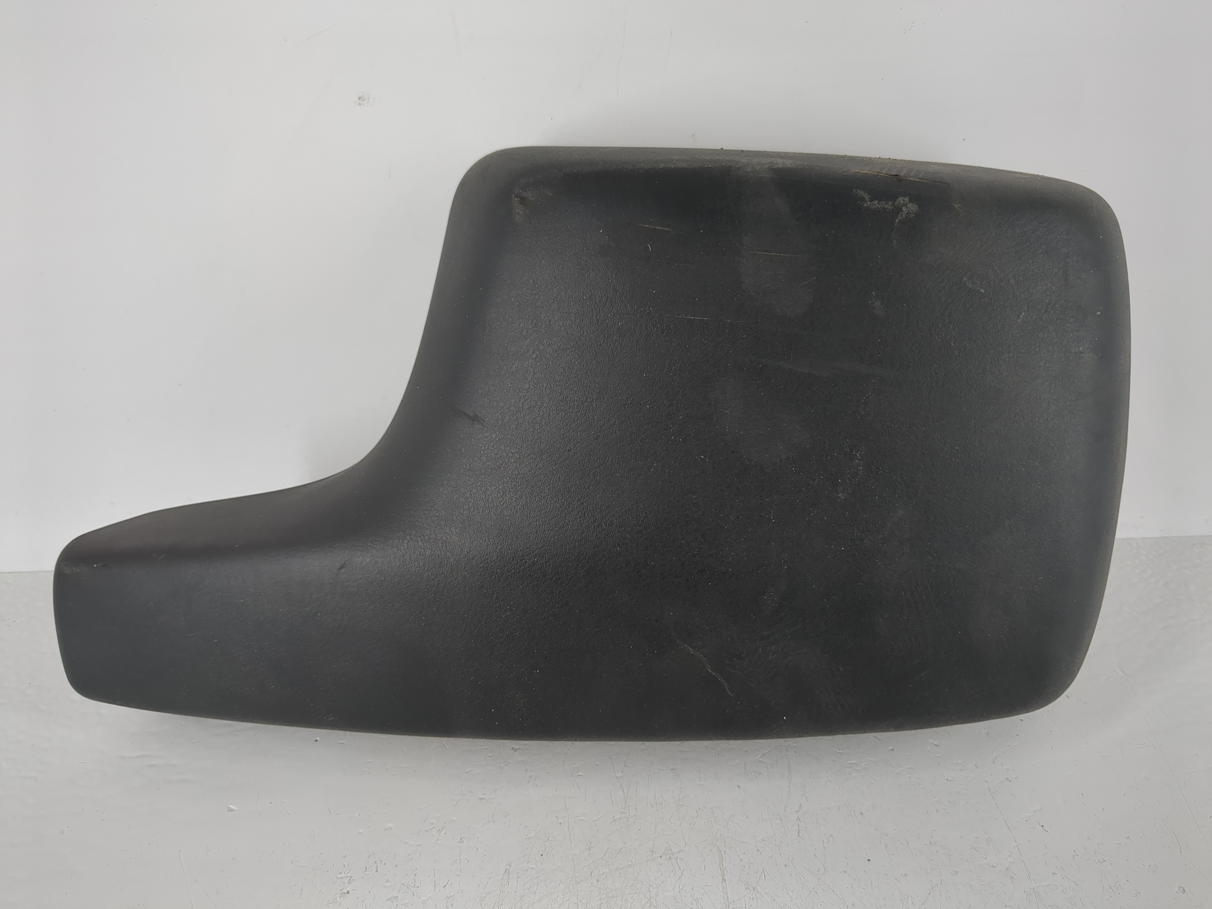 2016-2016 Mazda Cx-5 Center Console Armrest Cover Lid Black 1119358 - Oemusedautoparts1.com