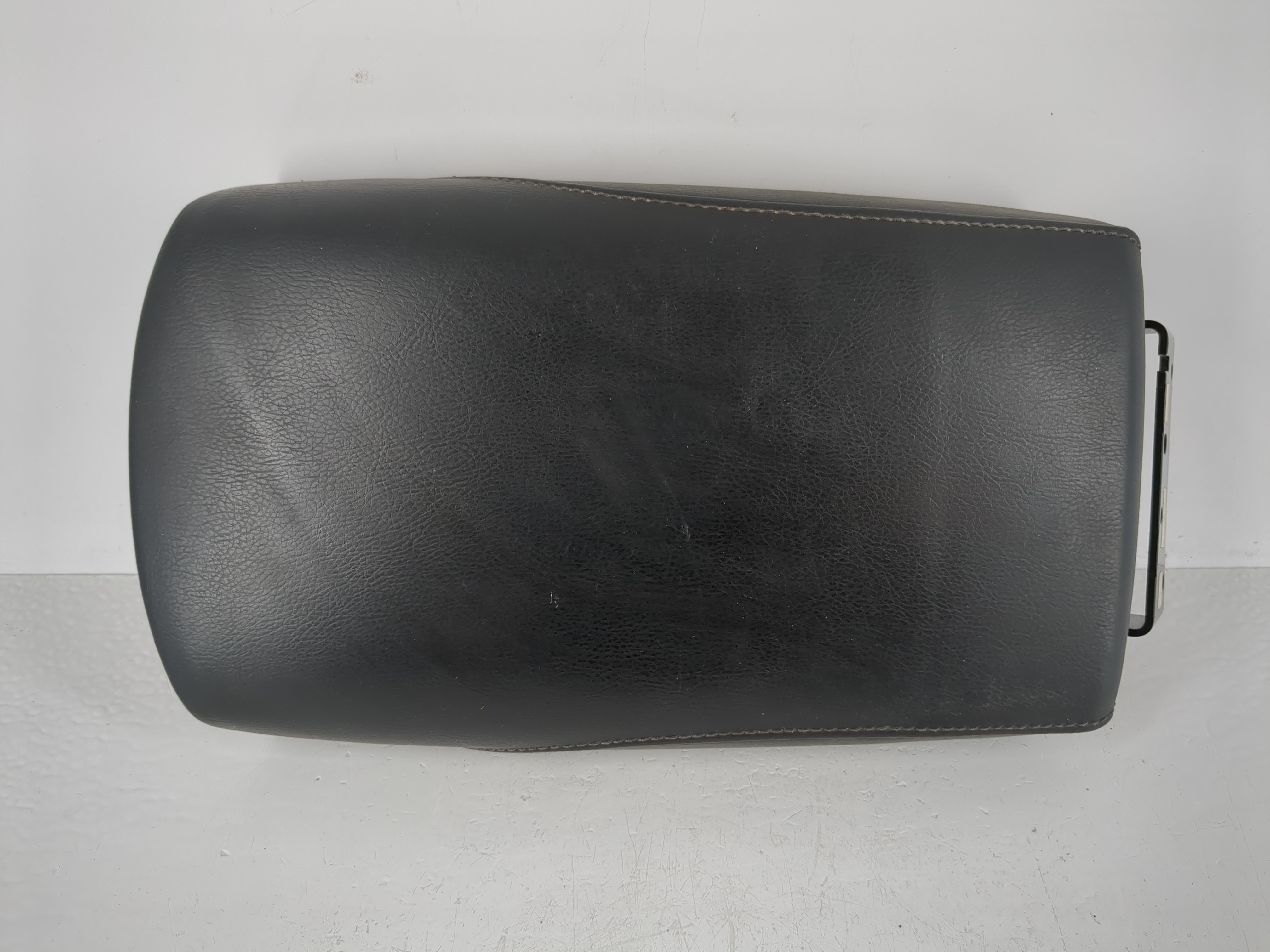 2014-2016 Nissan Rogue Center Console Armrest Cover Lid Black 1119360 - Oemusedautoparts1.com