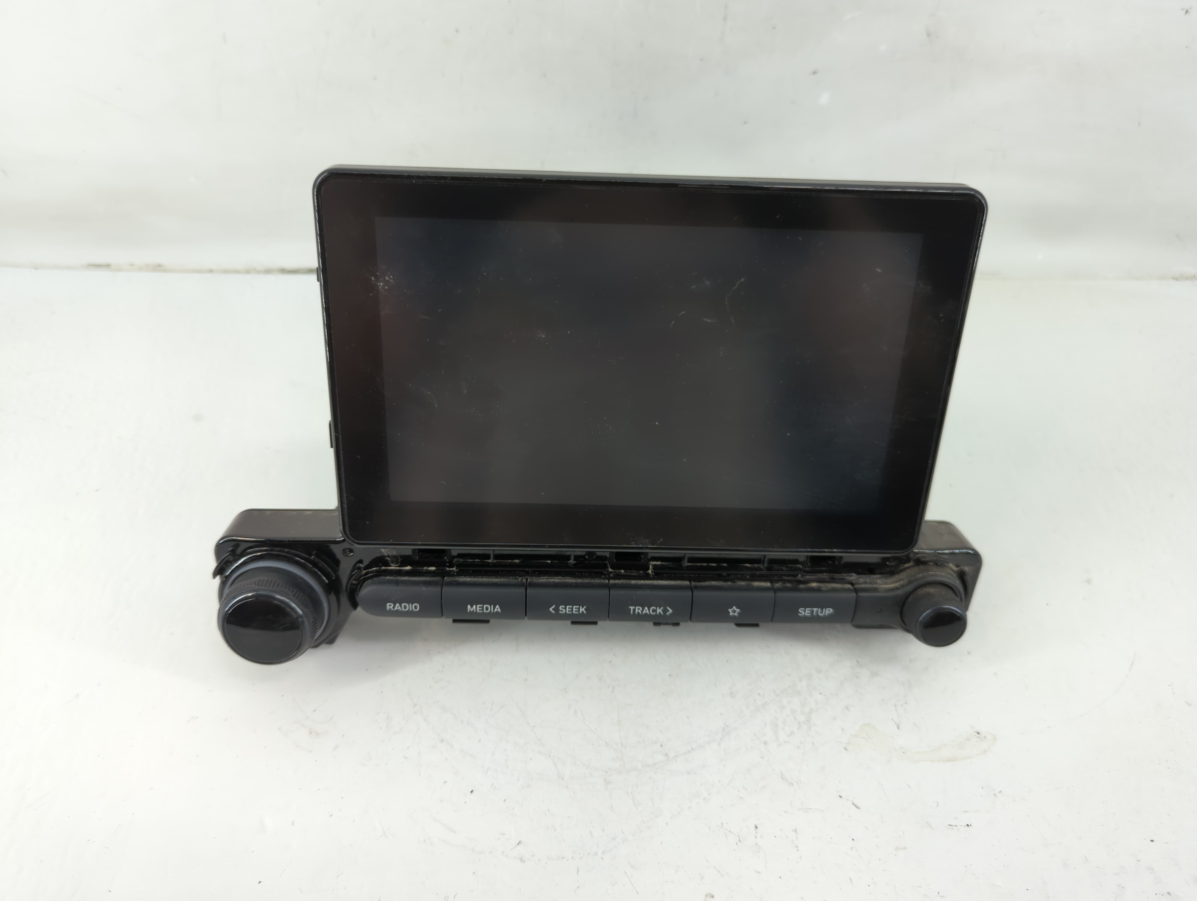 2020-2020 Hyundai Venue Am Fm Cd Player Radio Receiver 1119375 - Oemusedautoparts1.com