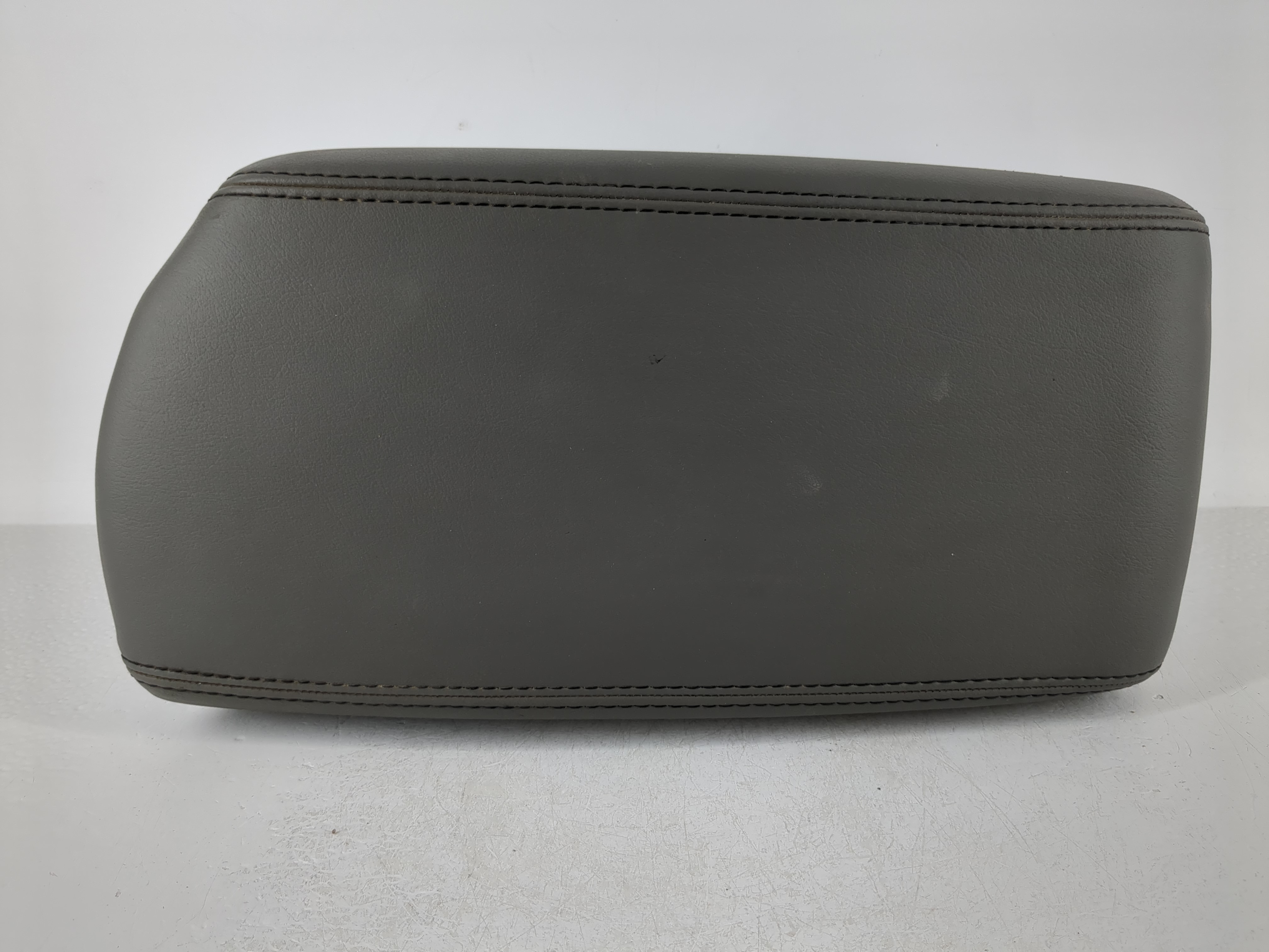 Picture of 2016-2016 Chevrolet Malibu Center Console Armrest Cover Lid Black 1119398