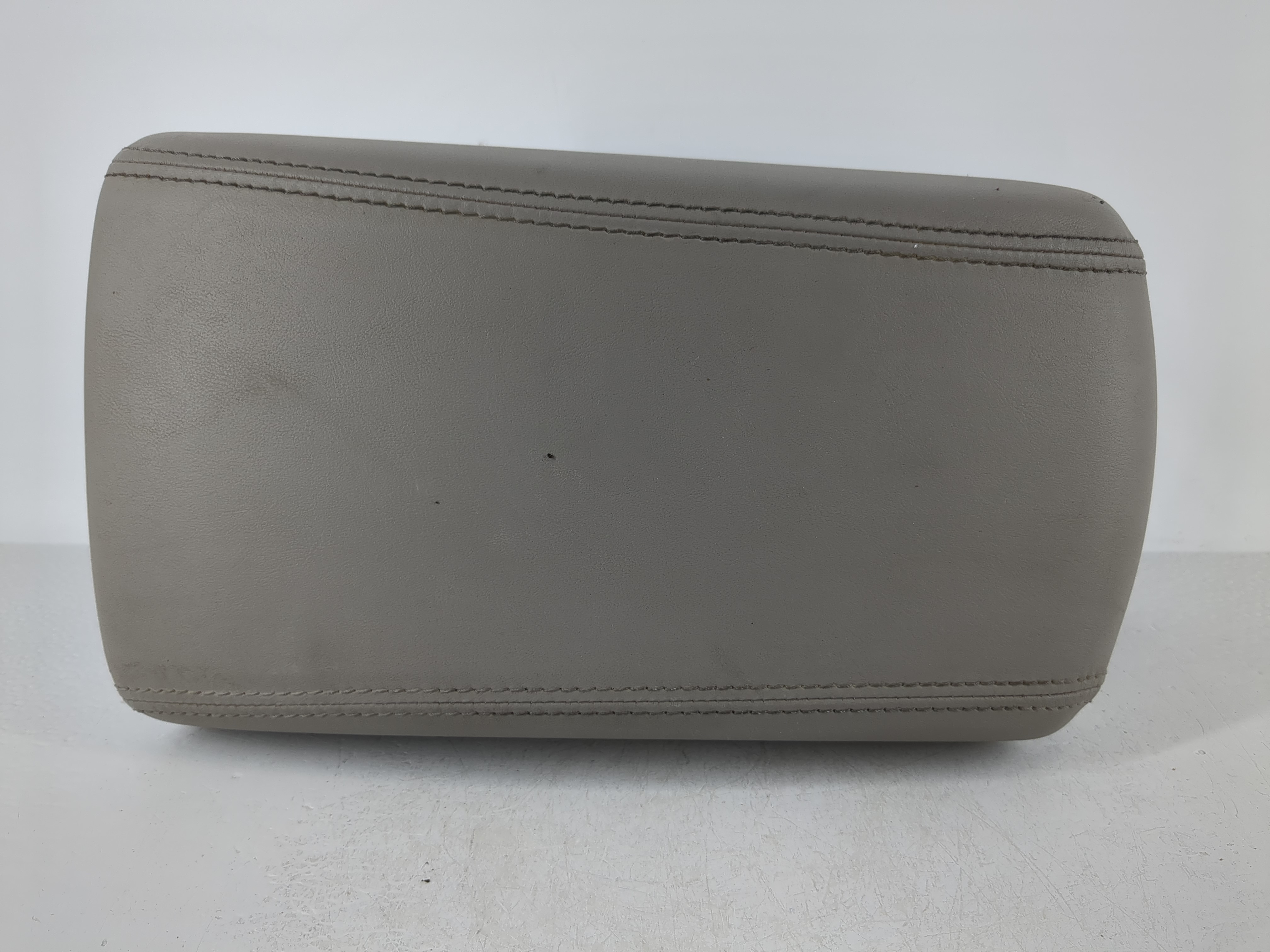 2016-2021 Hyundai Tucson Center Console Armrest Cover Lid Grey 1119401 - Oemusedautoparts1.com