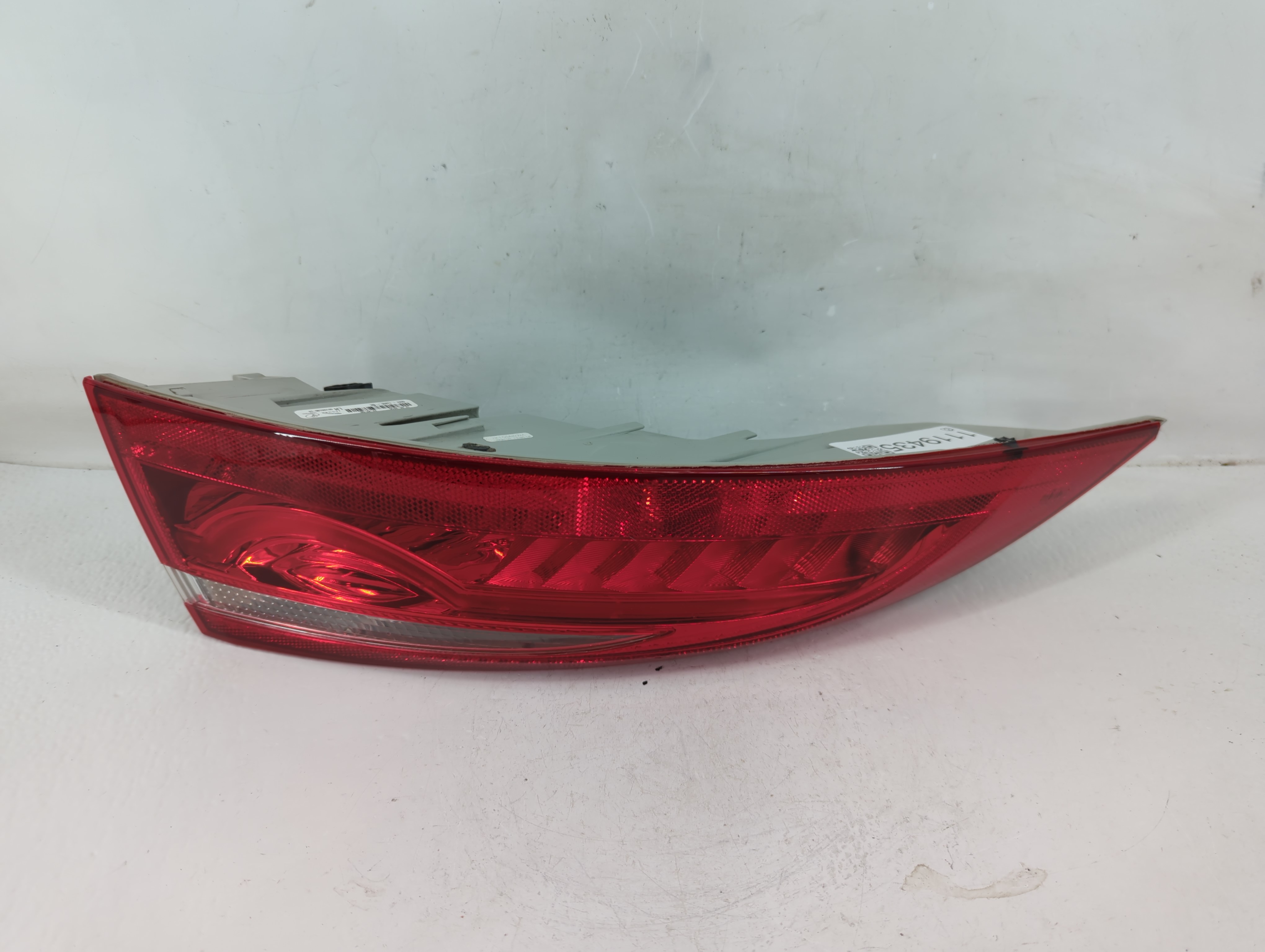 Picture of 2016-2019 Jaguar Xf Passenger Right Side Tail Light Taillight Oem 1119435