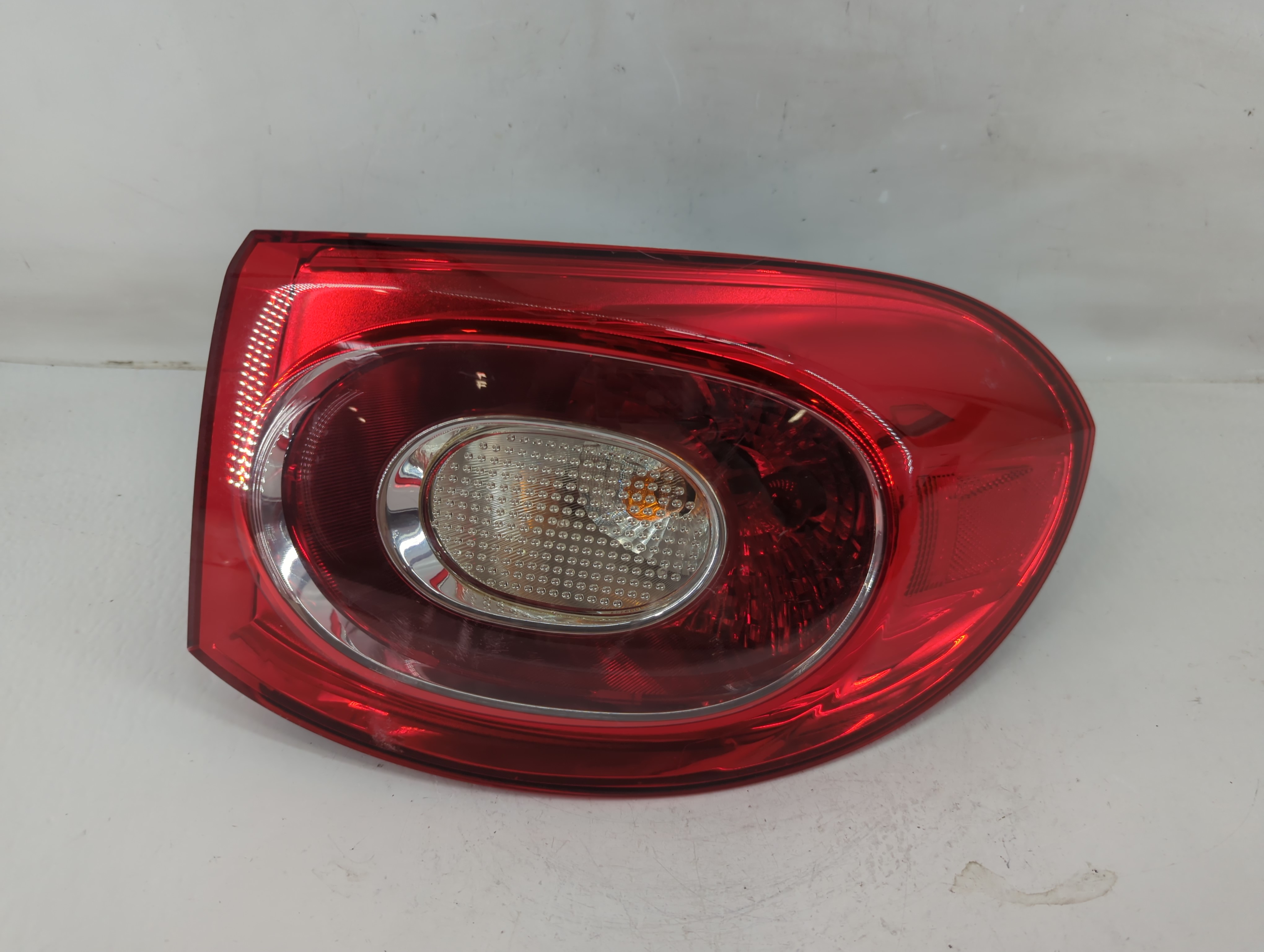 2009 Volkswagen Tiguan Passenger Right Side Tail Light Taillight Oem 1119484 - Oemusedautoparts1.com