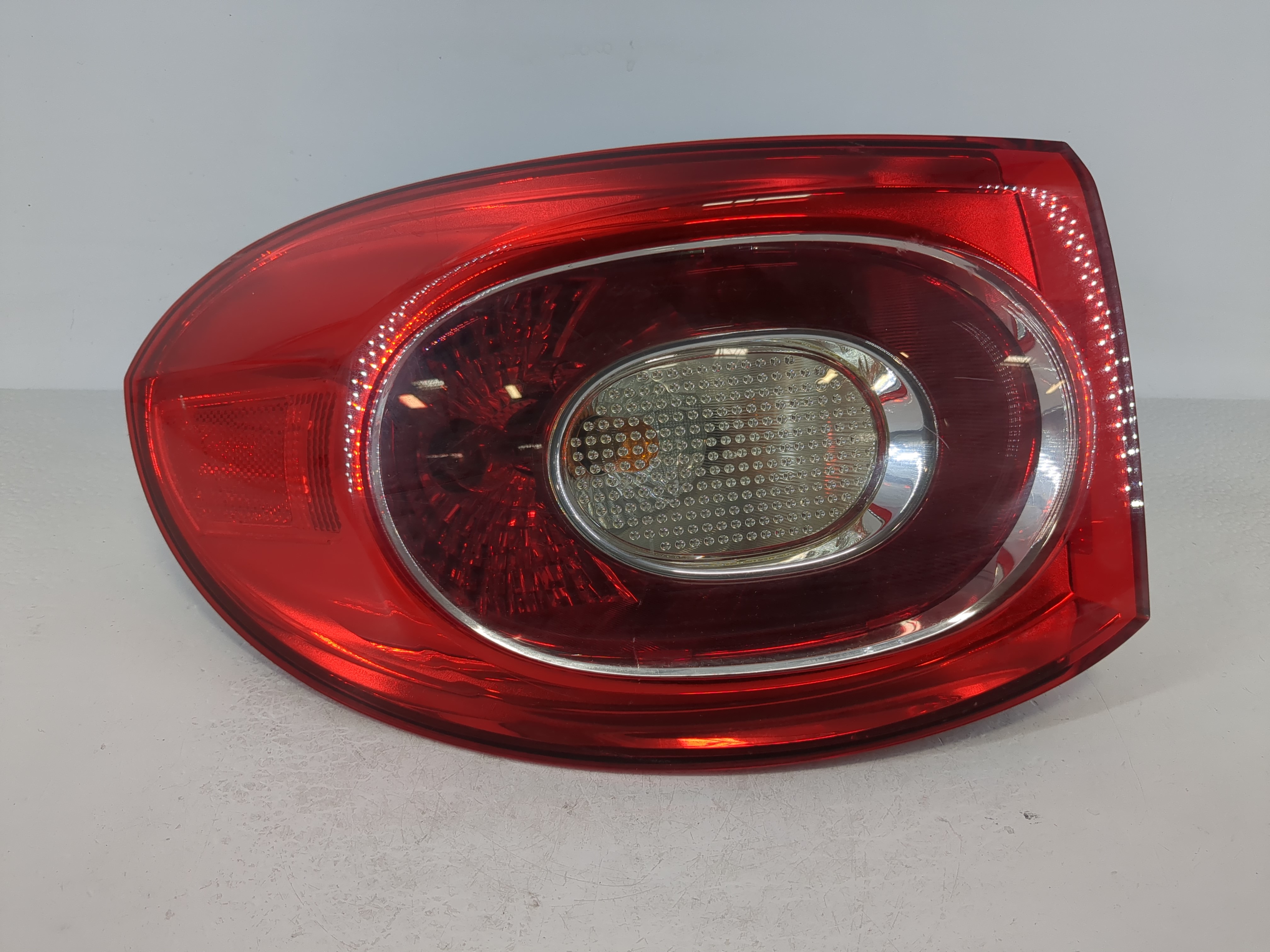 2009-2011 Volkswagen Tiguan Driver Left Side Tail Light Taillight Oem 1119514 - Oemusedautoparts1.com