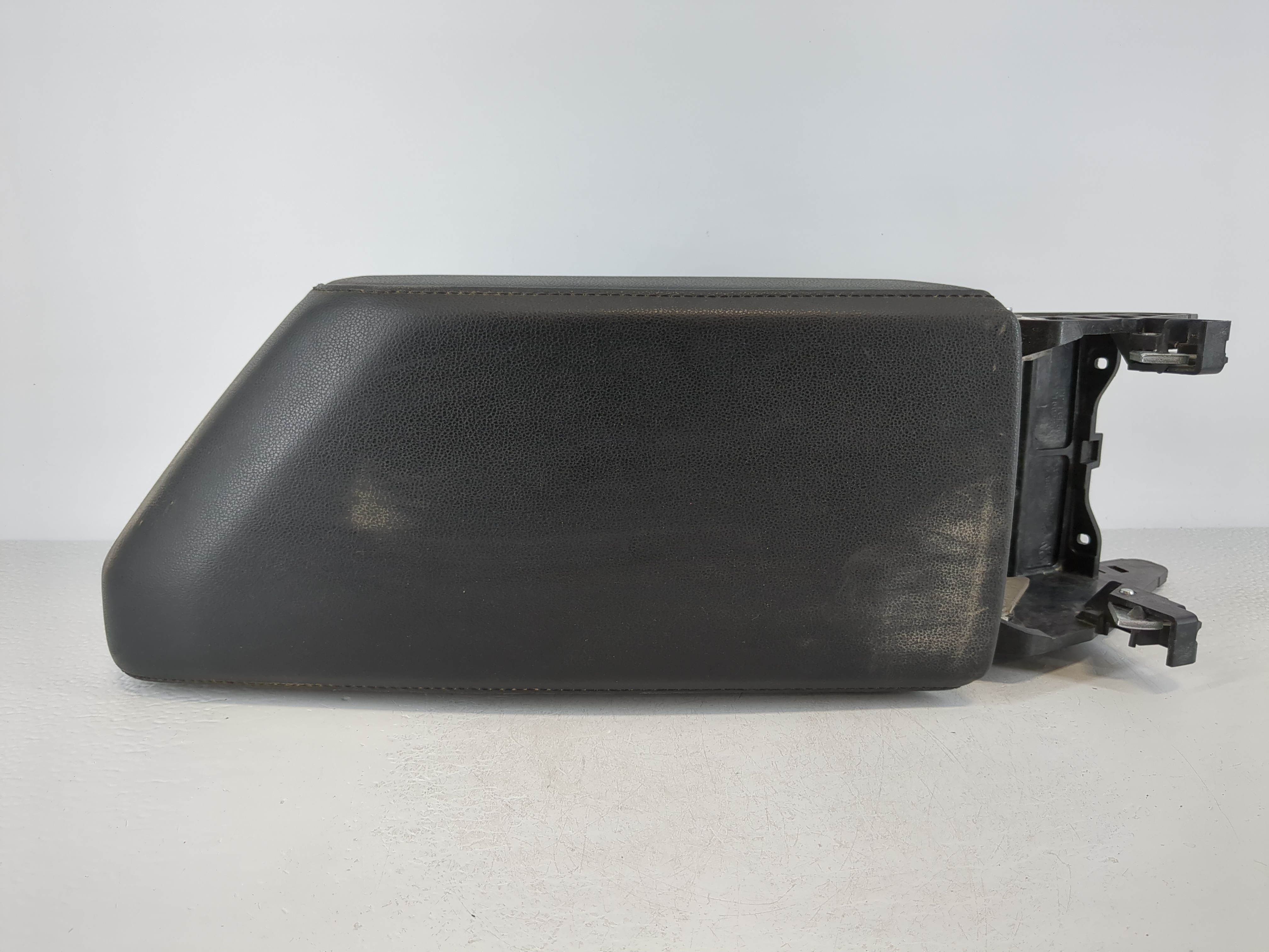 2019-2021 Volkswagen Jetta Center Console Armrest Cover Lid Black 1119537 - Oemusedautoparts1.com