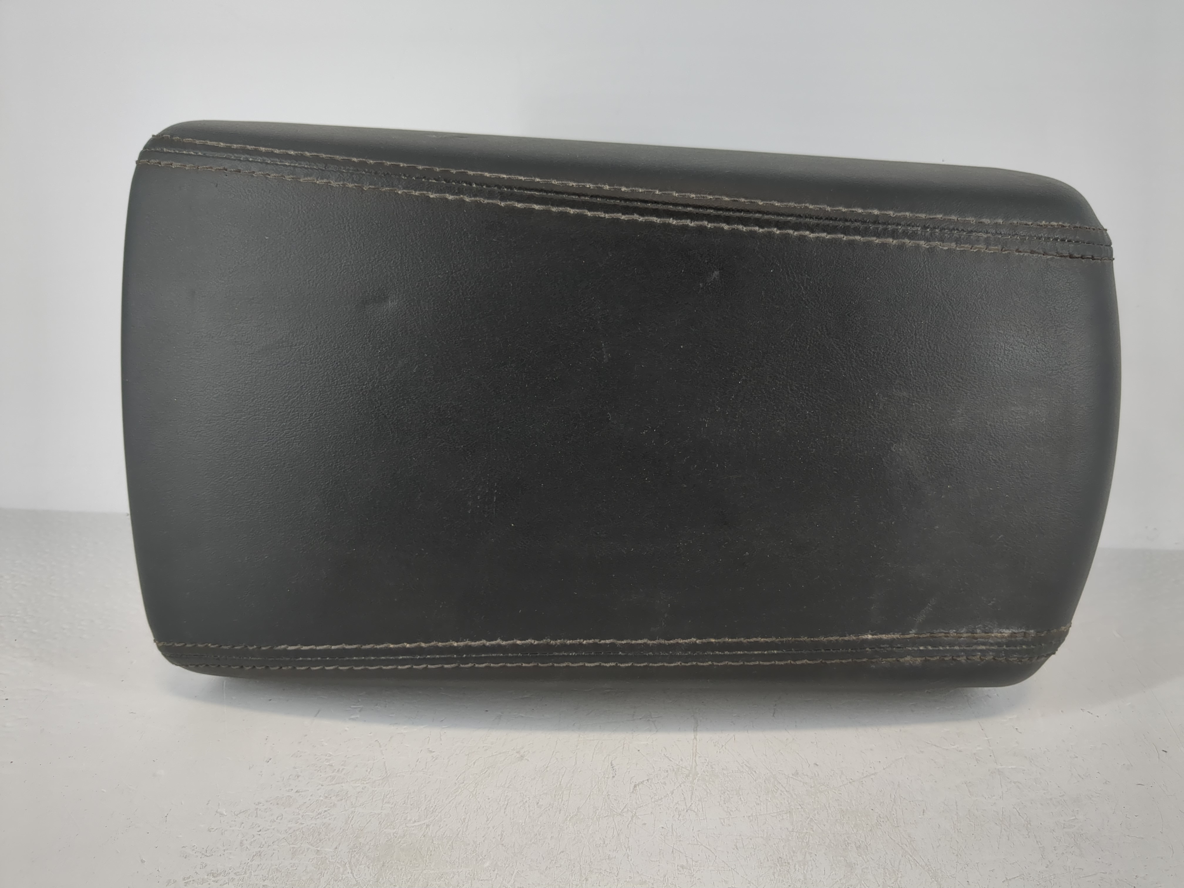 2016-2021 Hyundai Tucson Center Console Armrest Cover Lid Black 1119538 - Oemusedautoparts1.com