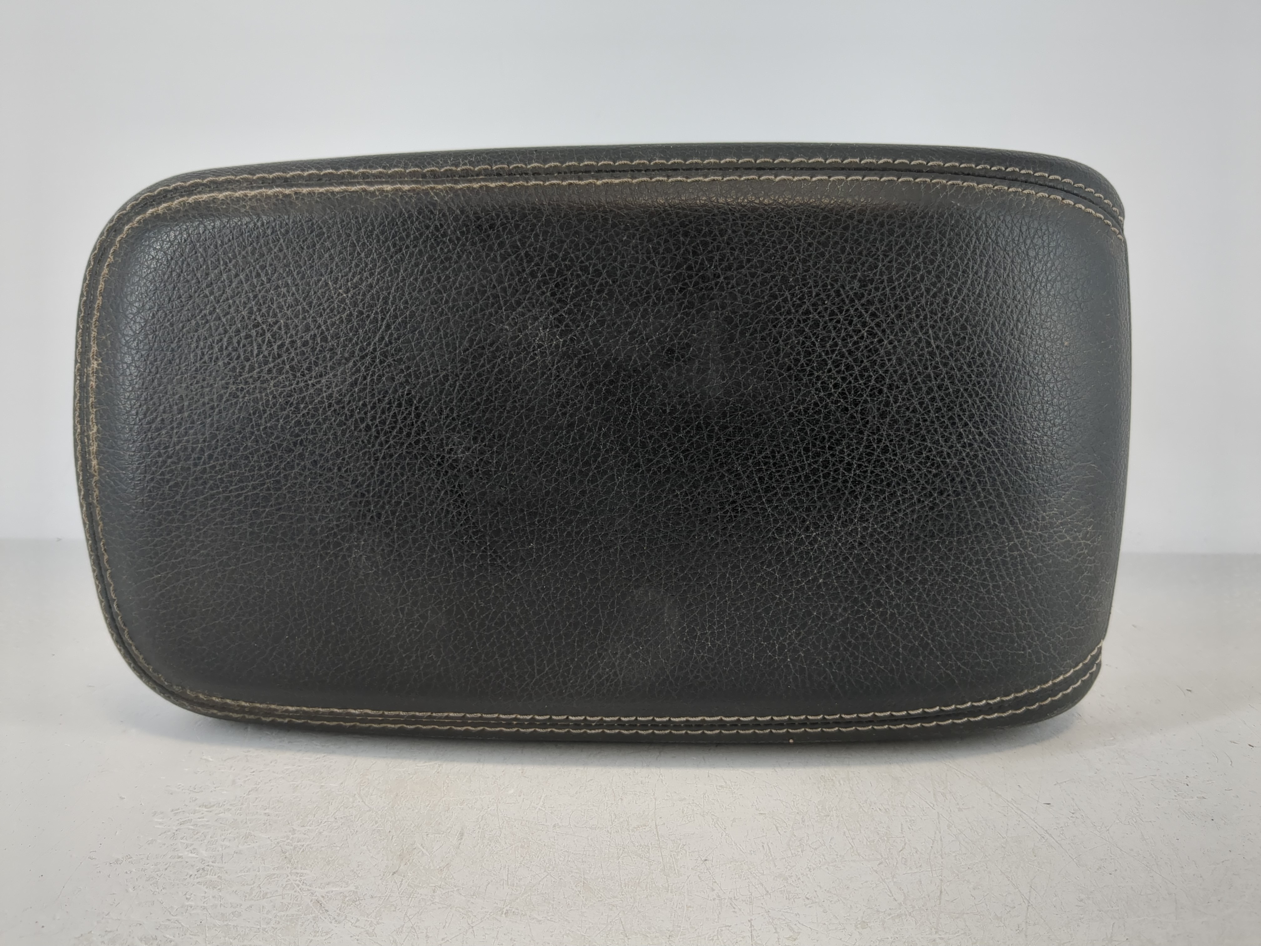 2015-2020 Mercedes-benz Gla250 Center Console Armrest Cover Lid Black 1119539 - Oemusedautoparts1.com