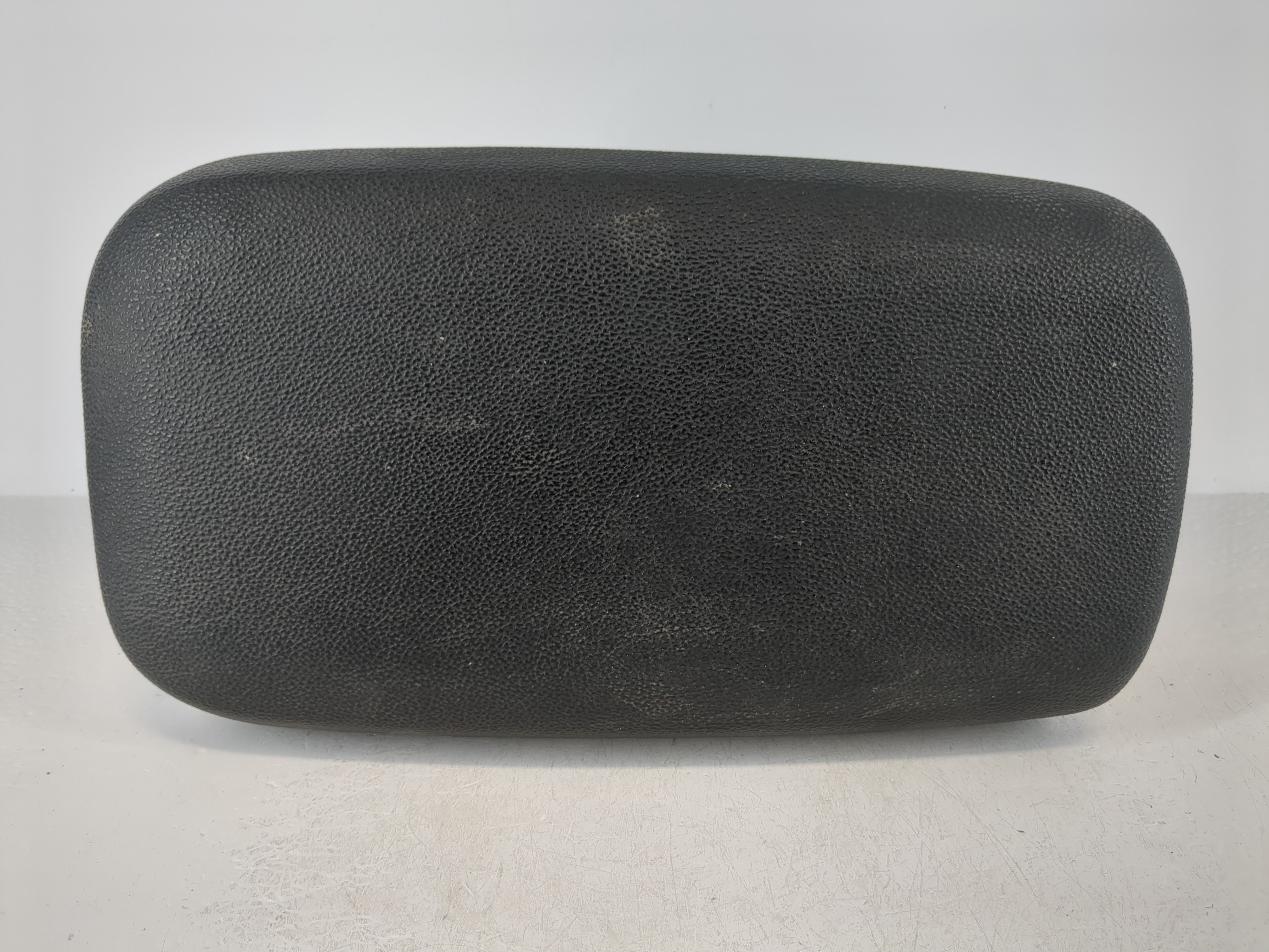 2020 Kia Forte Center Console Armrest Cover Lid Black 1119540 - Oemusedautoparts1.com