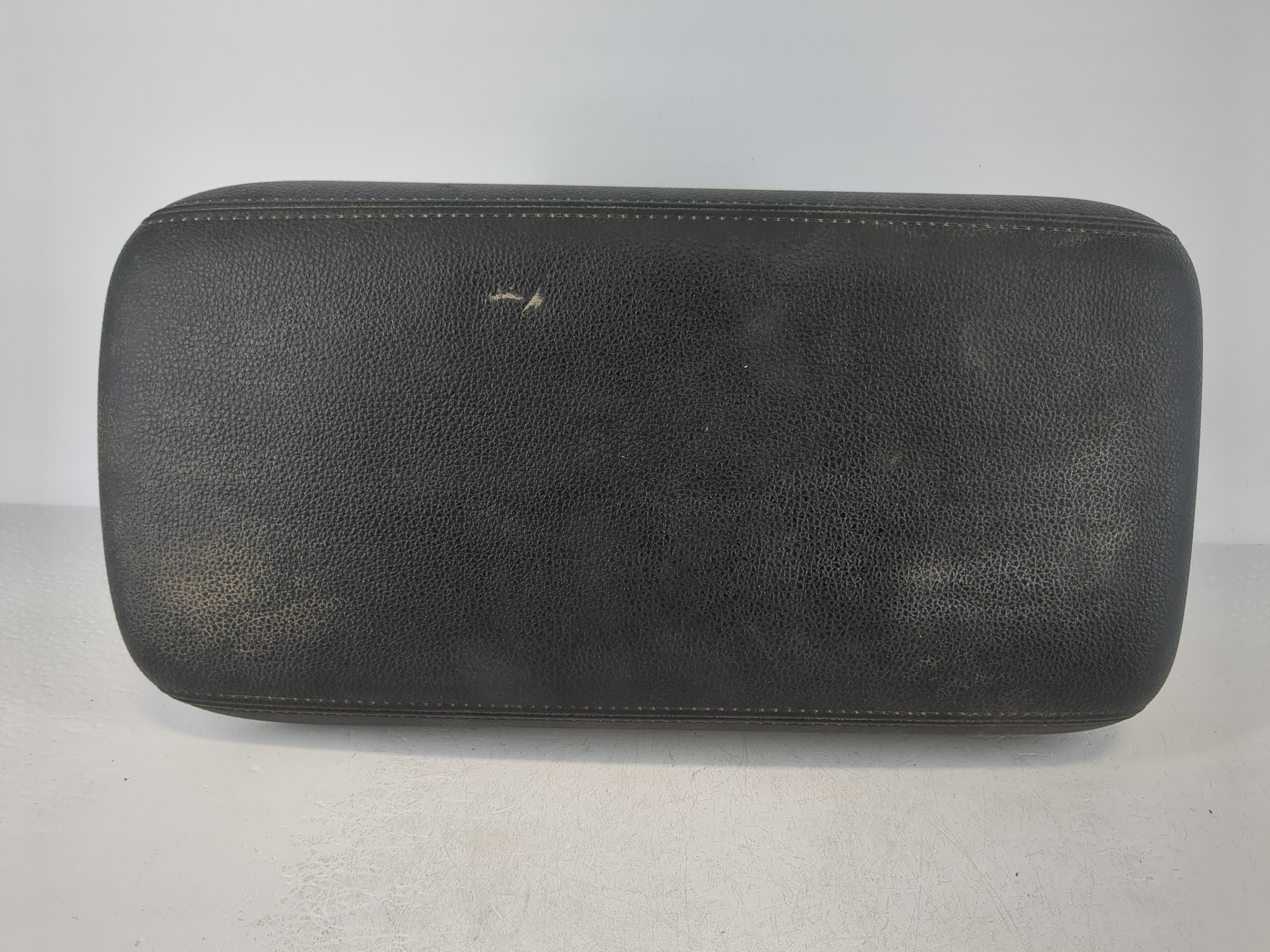 2014-2016 Mitsubishi Outlander Center Console Armrest Cover Lid Black 1119541 - Oemusedautoparts1.com