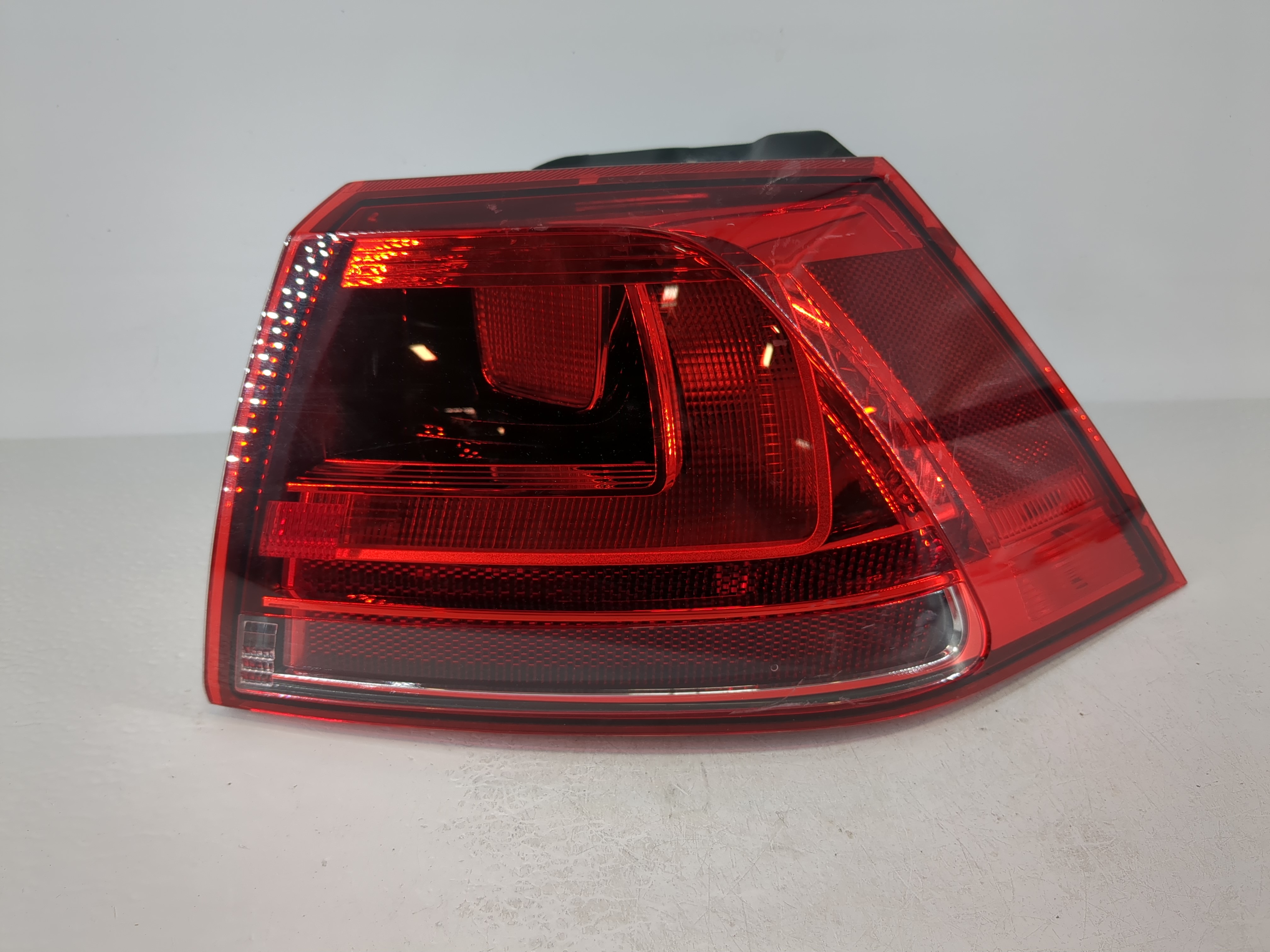 2016-2016 Volkswagen Golf Passenger Right Side Tail Light Taillight Oem 1119554 - Oemusedautoparts1.com