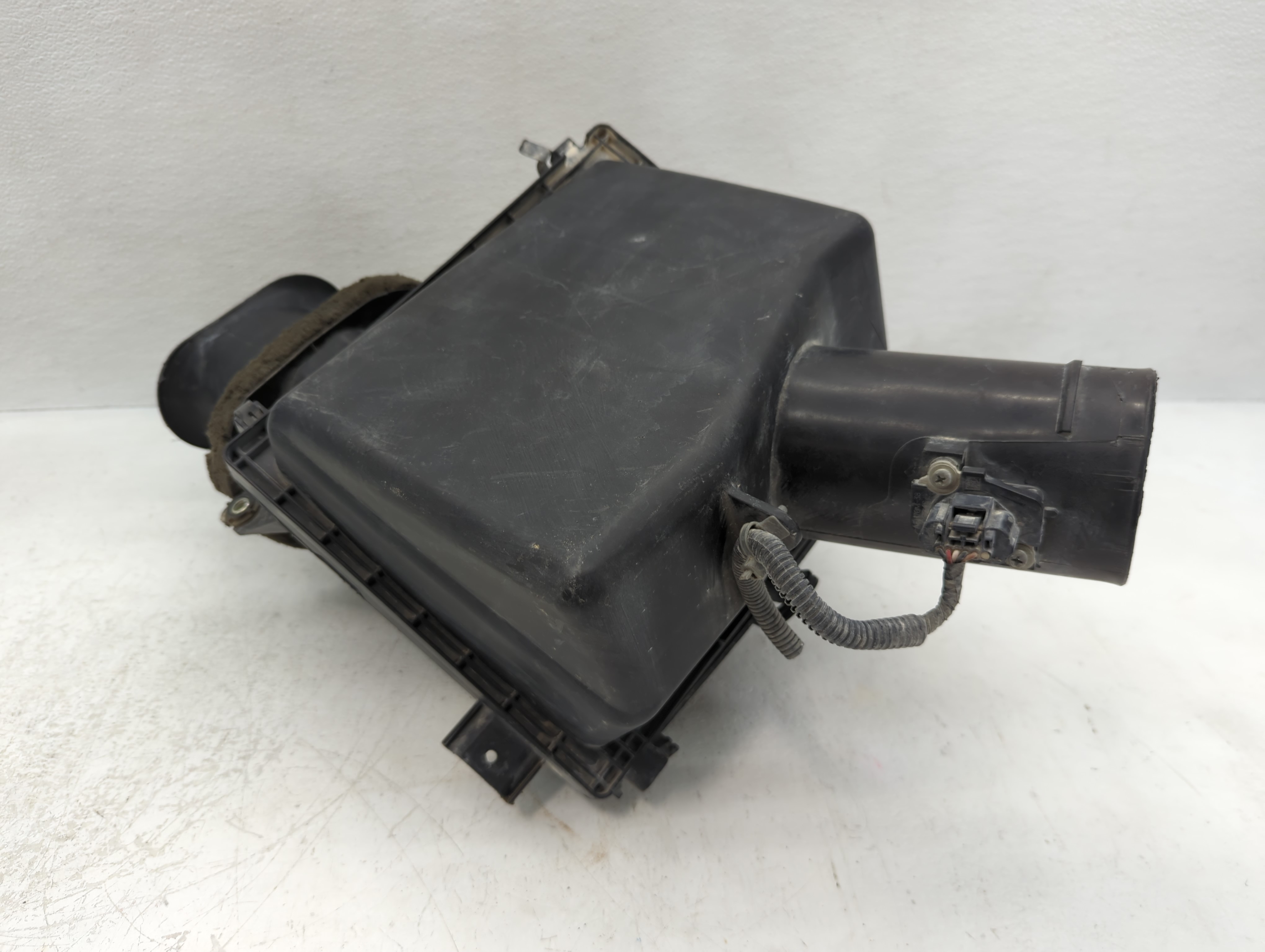 Picture of 2007-2011 Nissan Armada Air Cleaner Intake-duct Hose Tube 1119582