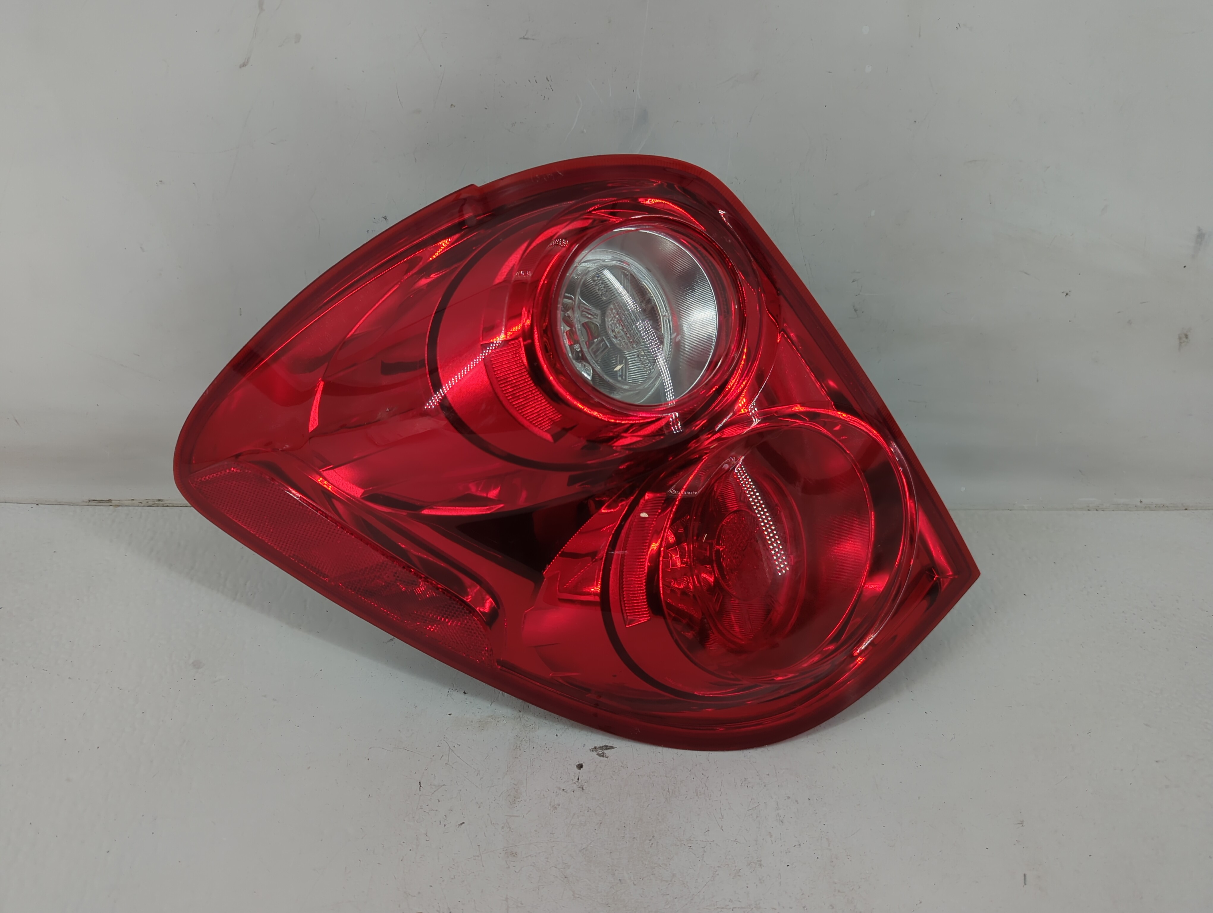 2010-2015 Chevrolet Equinox Driver Left Side Tail Light Taillight Oem 1119592 - Oemusedautoparts1.com