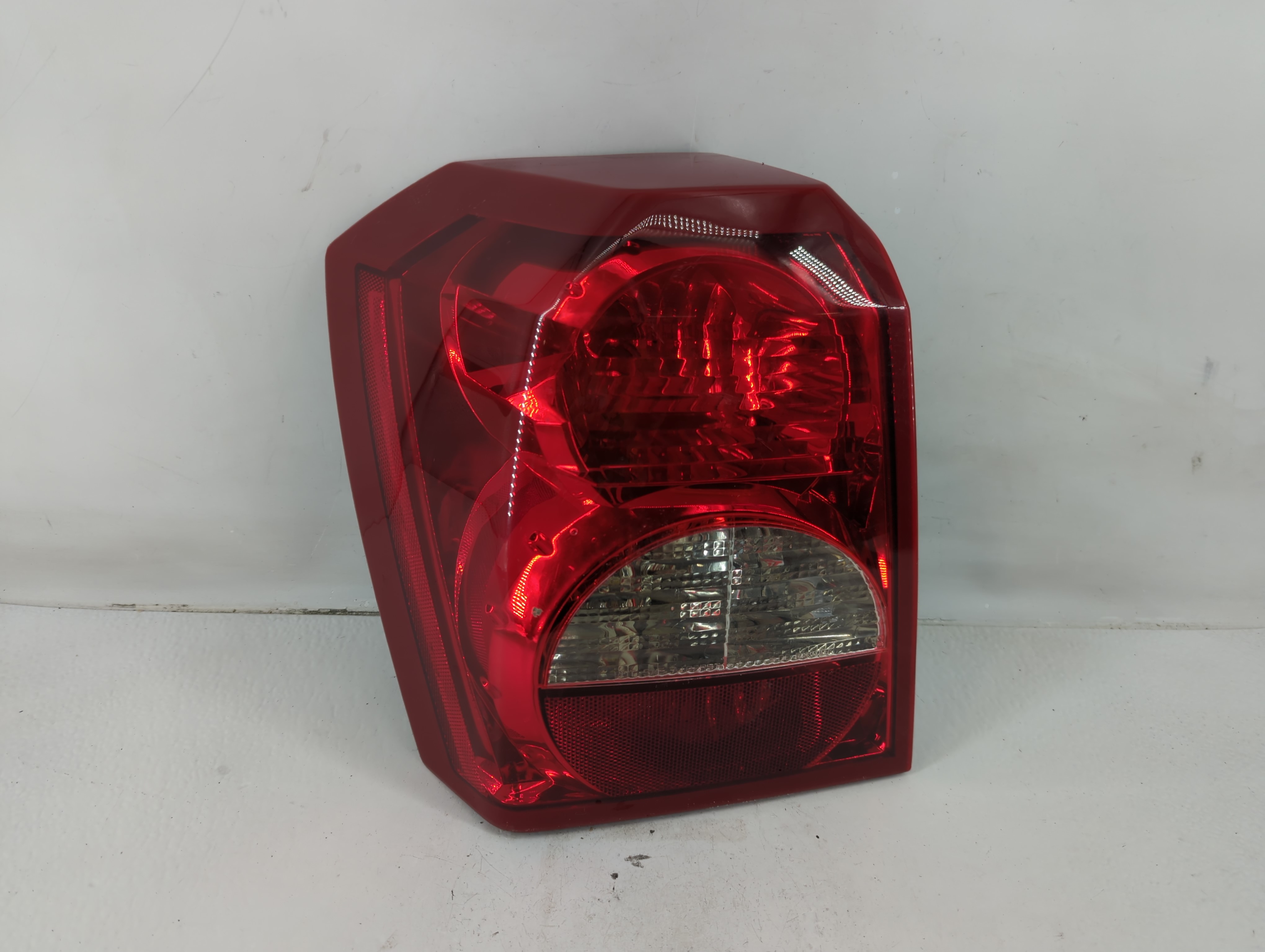 Picture of 2008-2012 Dodge Caliber Driver Left Side Tail Light Taillight Oem 1119593