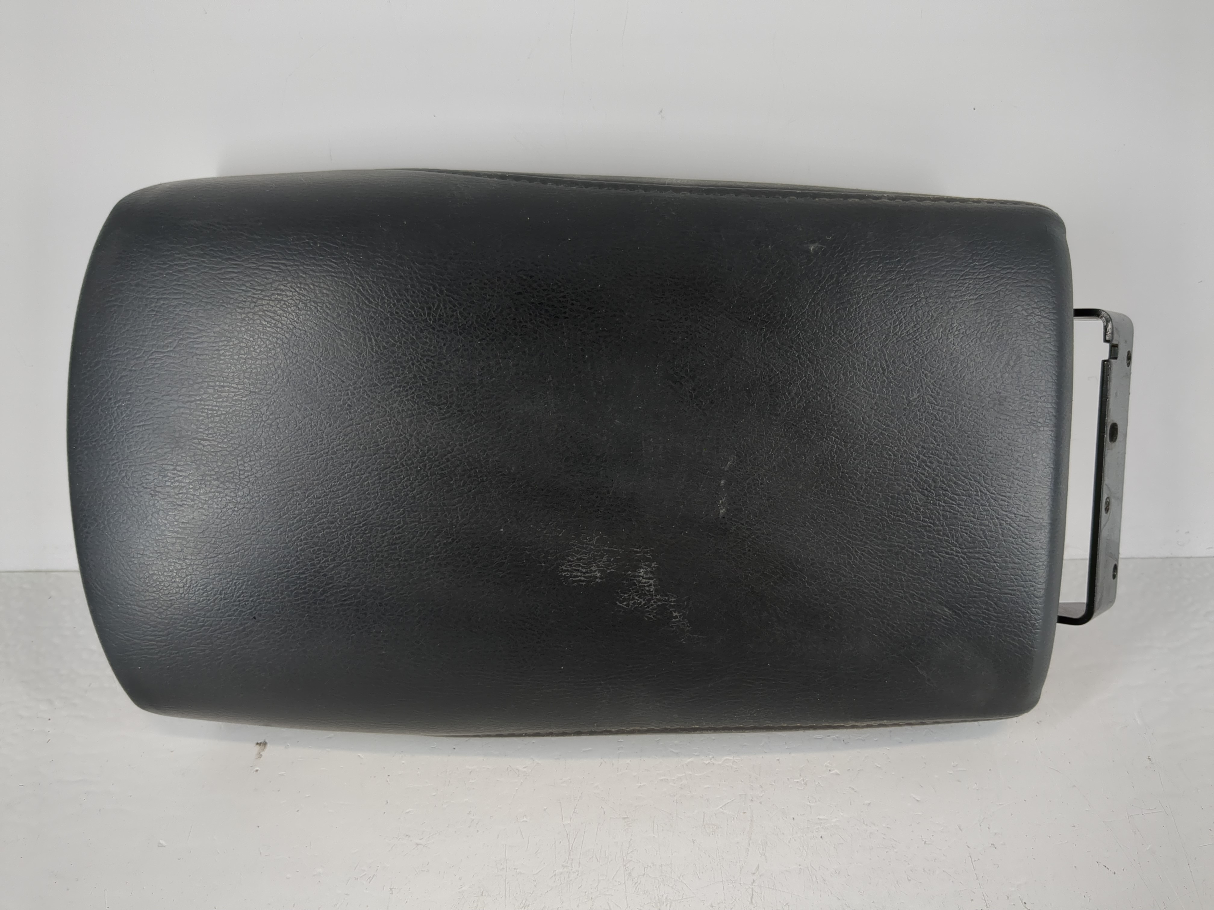 2016 Nissan Rogue Center Console Armrest Cover Lid Black 1119616 - Oemusedautoparts1.com