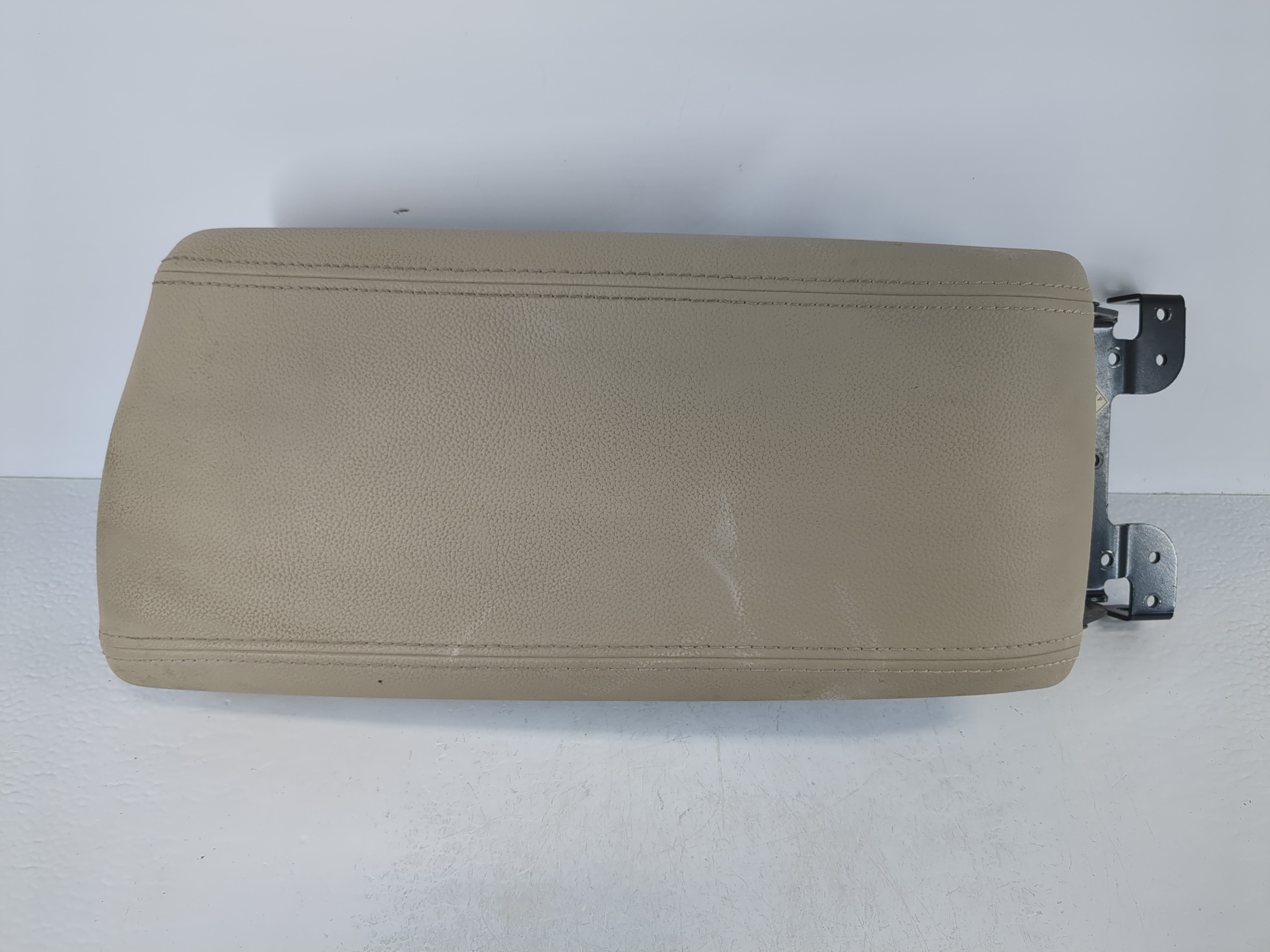 2017 Hyundai Sonata Center Console Armrest Cover Lid Grey 1119618 - Oemusedautoparts1.com