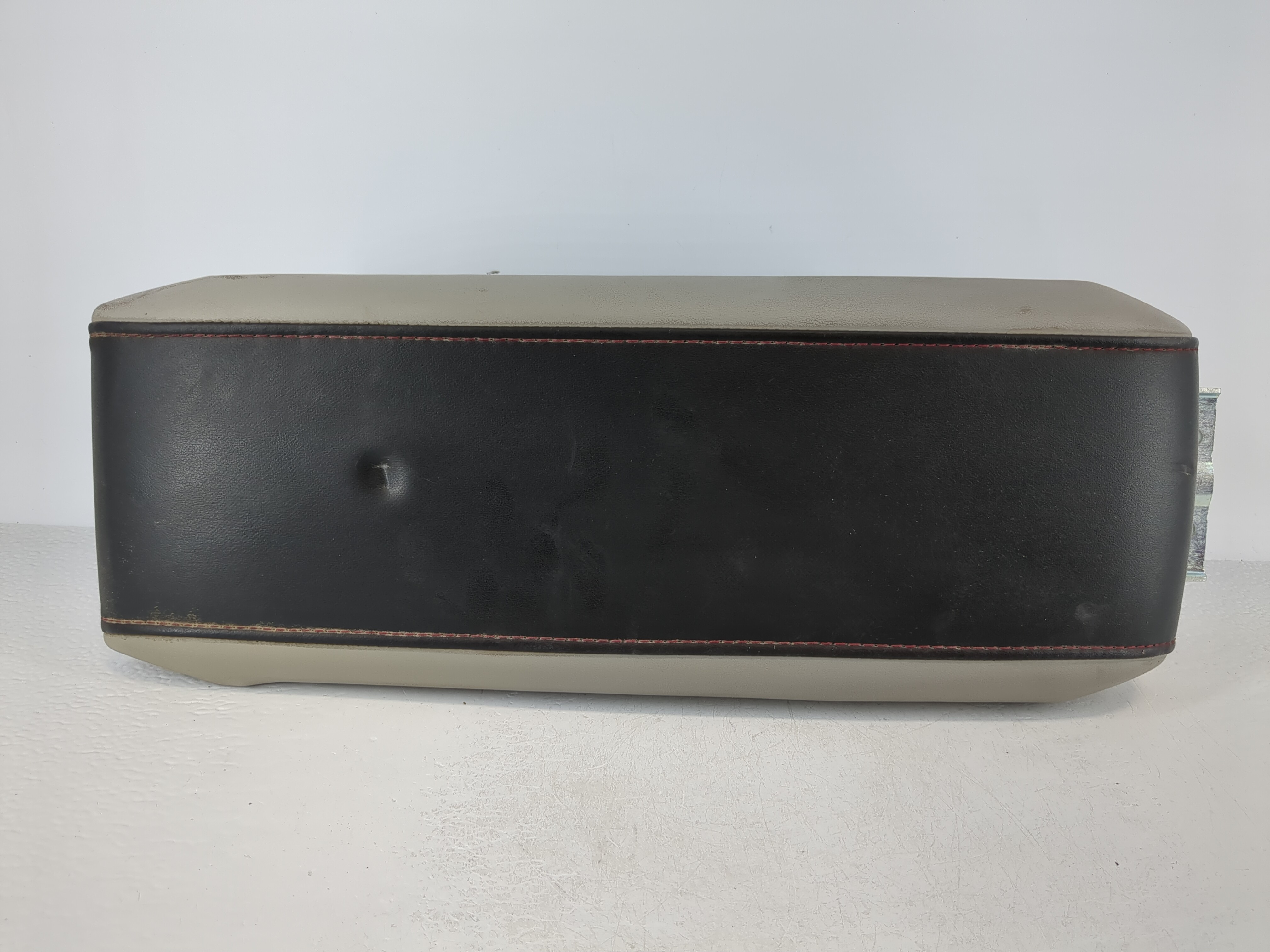 2013 Chevrolet Equinox Center Console Armrest Cover Lid Black 1119622 - Oemusedautoparts1.com