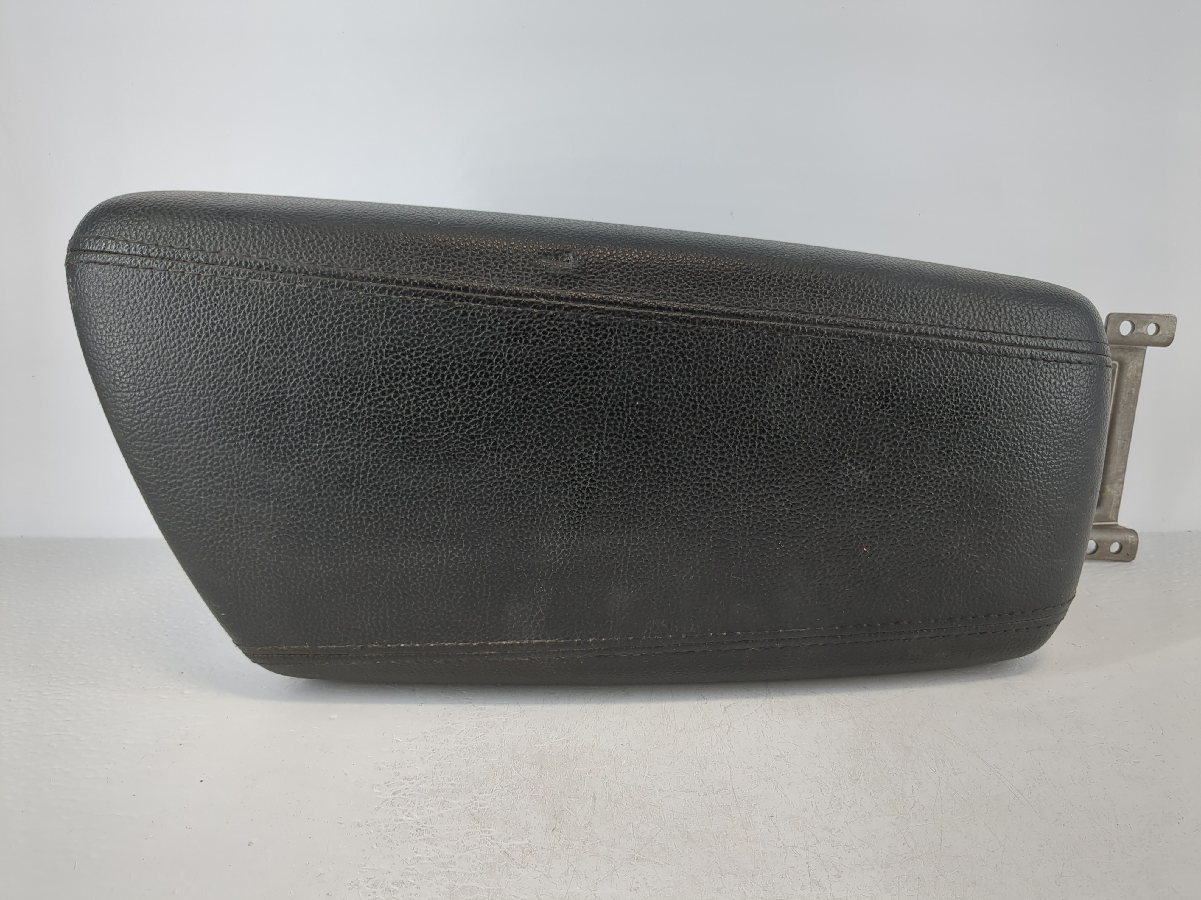 2013 Kia Optima Center Console Armrest Cover Lid Black 1119624 - Oemusedautoparts1.com
