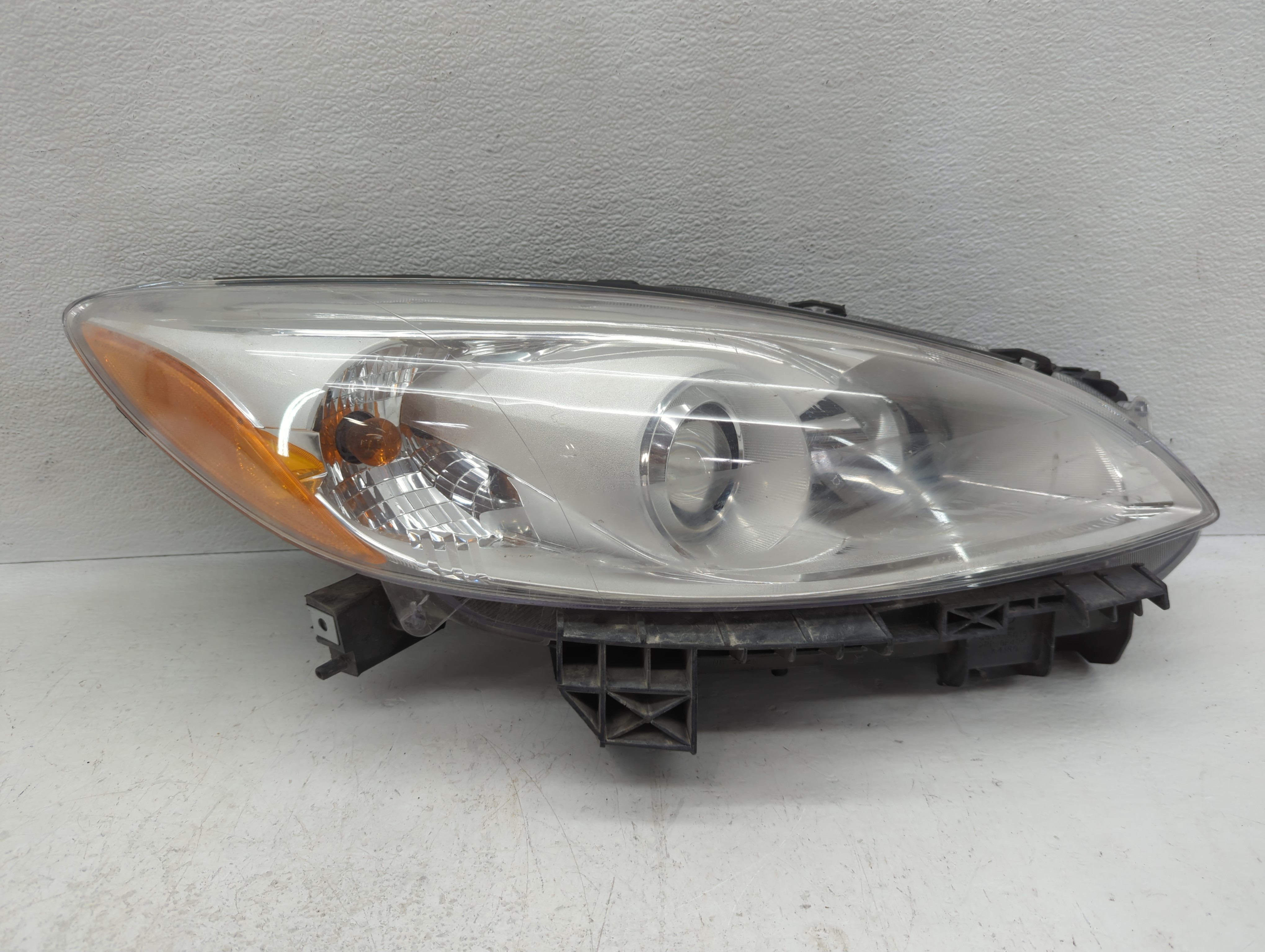 2012-2017 Mazda 5 Passenger Right Oem Head Light Headlight Lamp 1119691 - Oemusedautoparts1.com