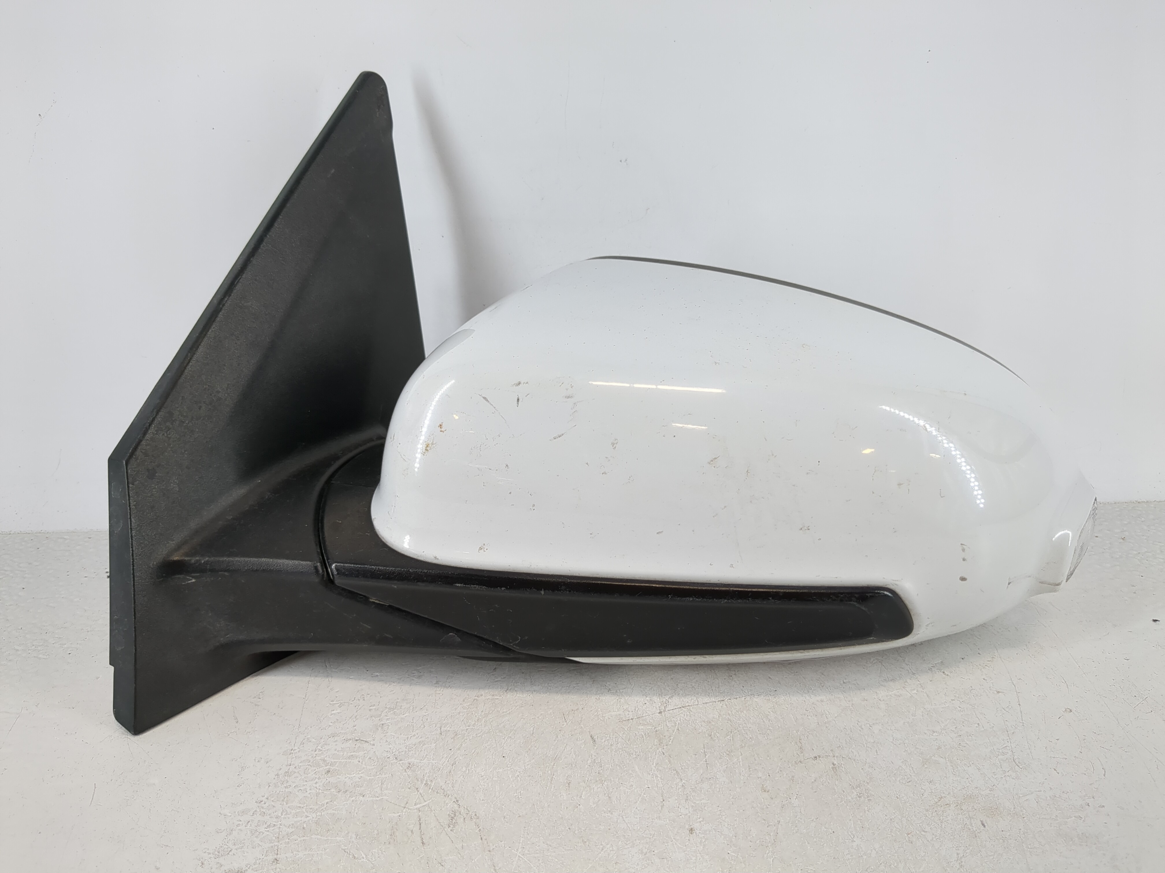 2018-2021 Hyundai Kona Driver Left Side View Power Door Mirror White 1119723 - Oemusedautoparts1.com