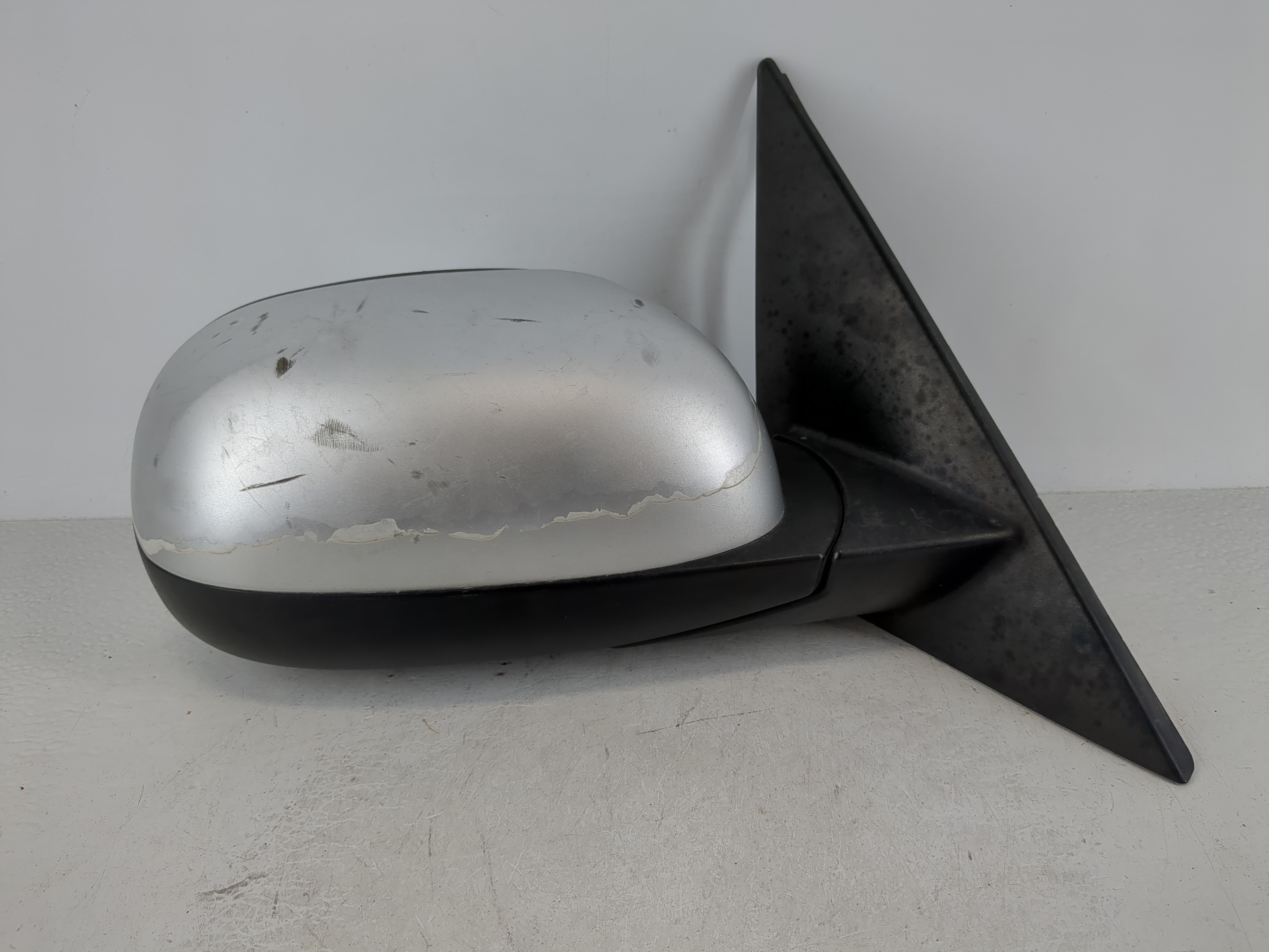 2014-2019 Kia Soul Passenger Right Side View Power Door Mirror Silver 1119744 - Oemusedautoparts1.com