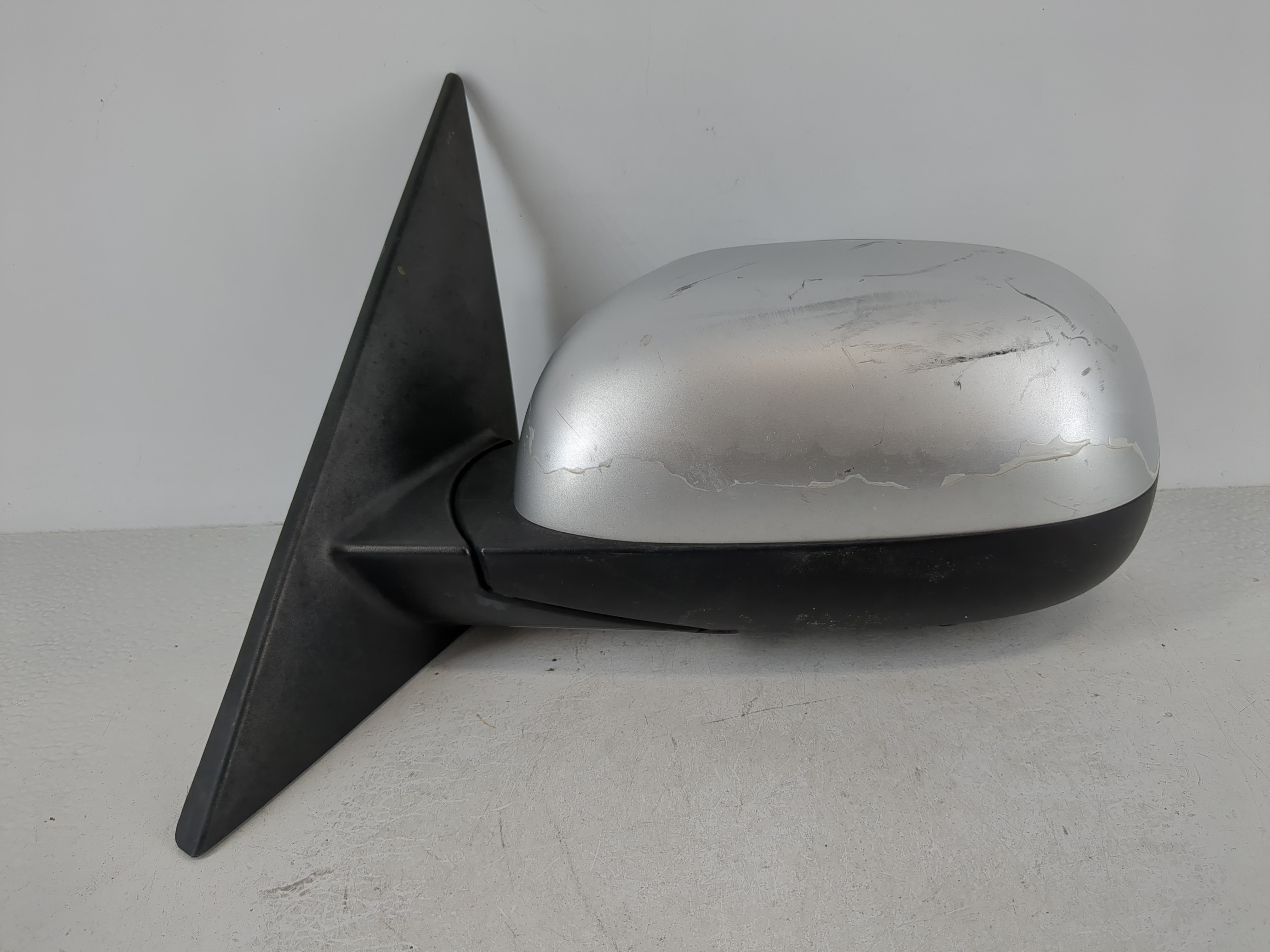 2014-2019 Kia Soul Driver Left Side View Power Door Mirror Silver 1119745 - Oemusedautoparts1.com