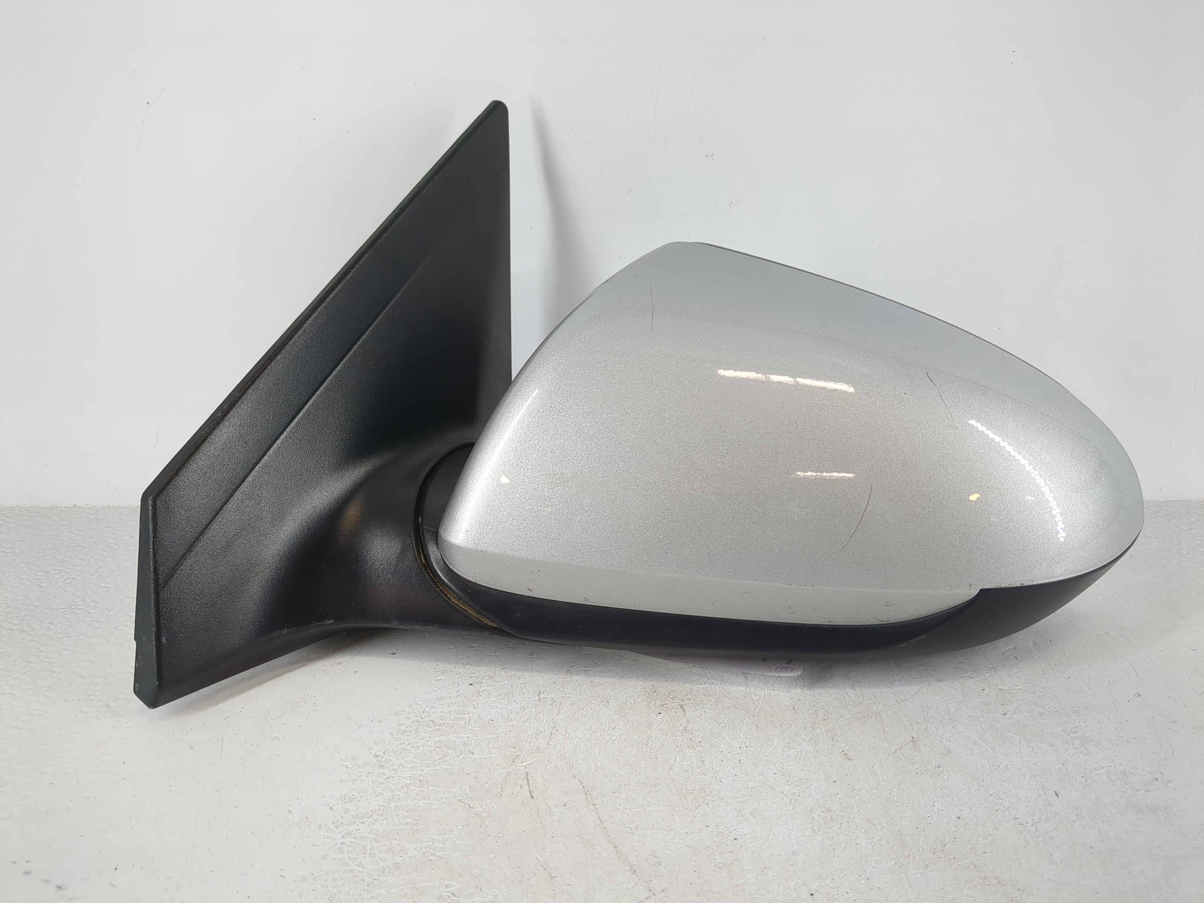 2017-2020 Hyundai Elantra Driver Left Side View Power Door Mirror Silver 1119749 - Oemusedautoparts1.com