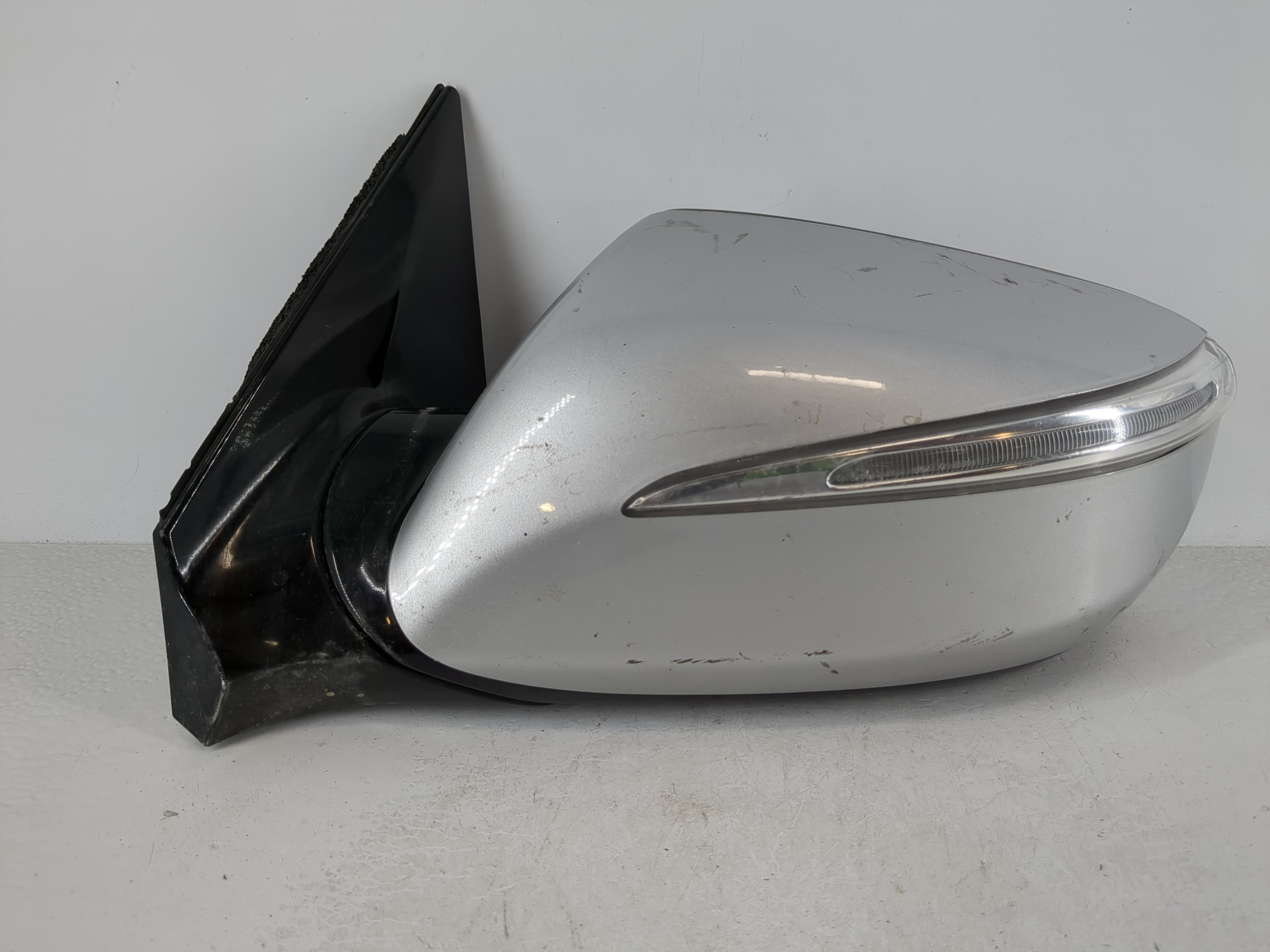 2015 Hyundai Santa Fe Driver Left Side View Power Door Mirror Silver 1119763 - Oemusedautoparts1.com