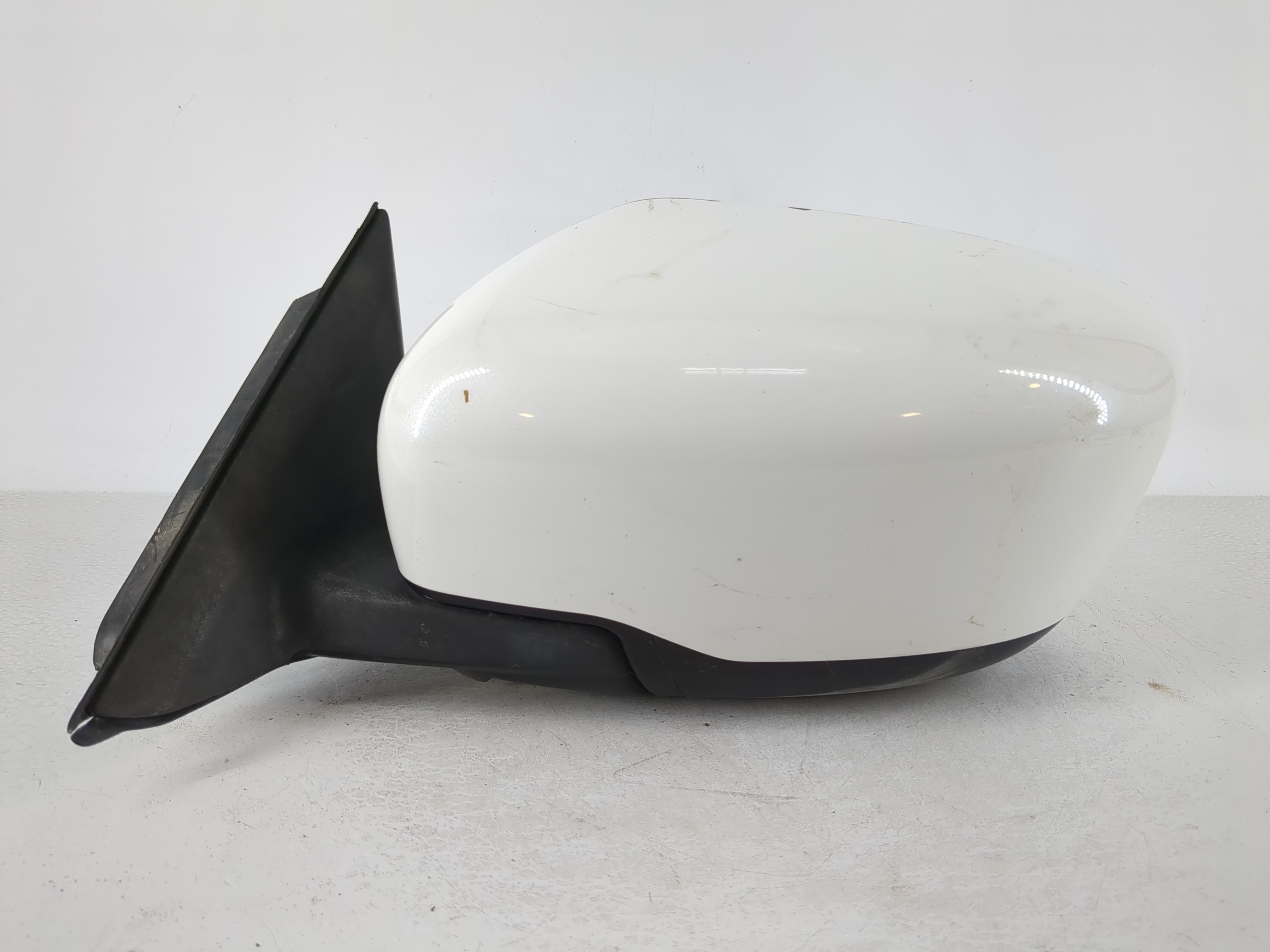 2016-2017 Nissan Rogue Driver Left Side View Power Door Mirror White 1119780 - Oemusedautoparts1.com