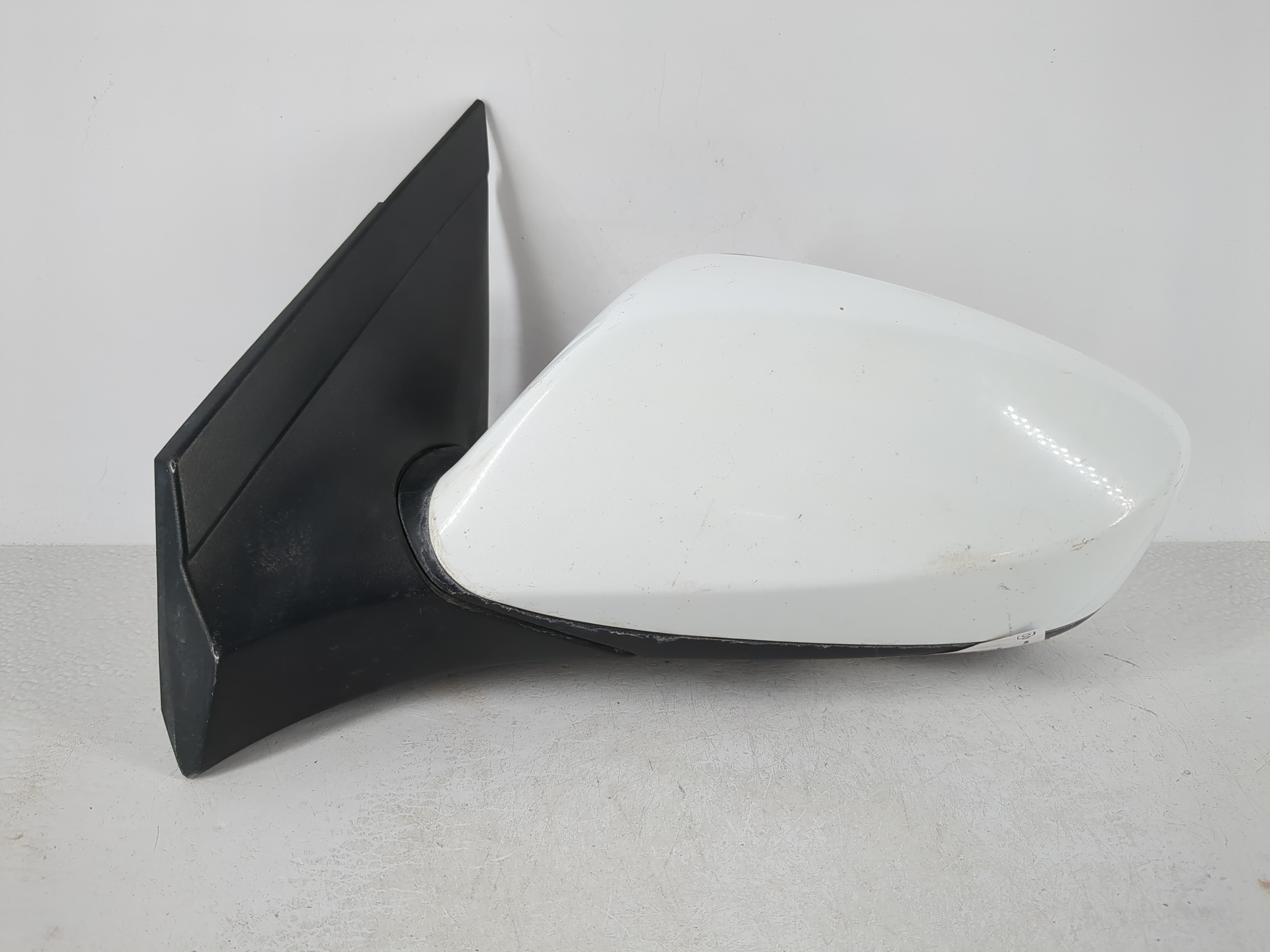 2012-2017 Hyundai Accent Driver Left Side View Power Door Mirror White 1119781 - Oemusedautoparts1.com