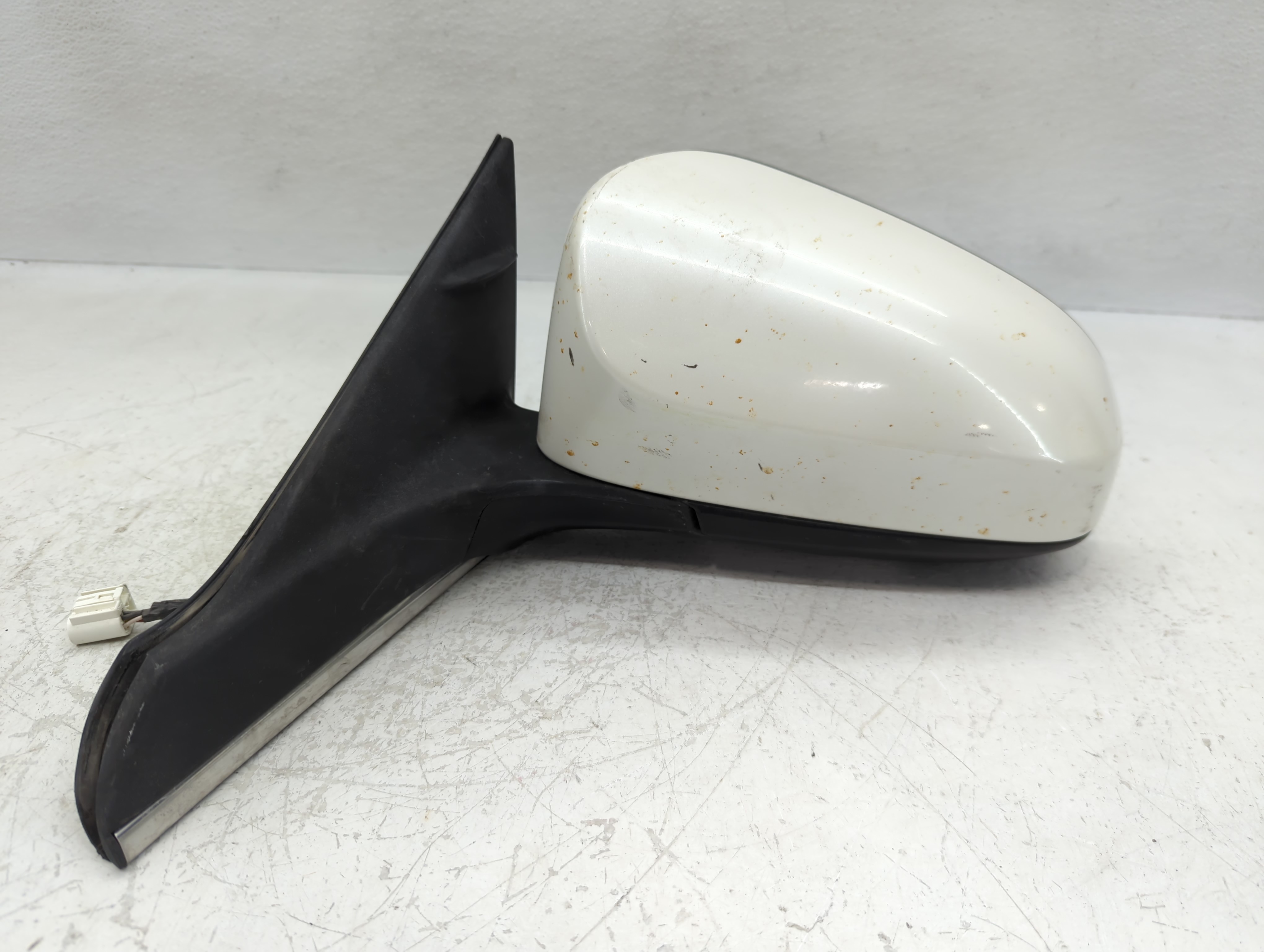2015-2017 Toyota Camry Driver Left Side View Power Door Mirror White 1119808 - Oemusedautoparts1.com