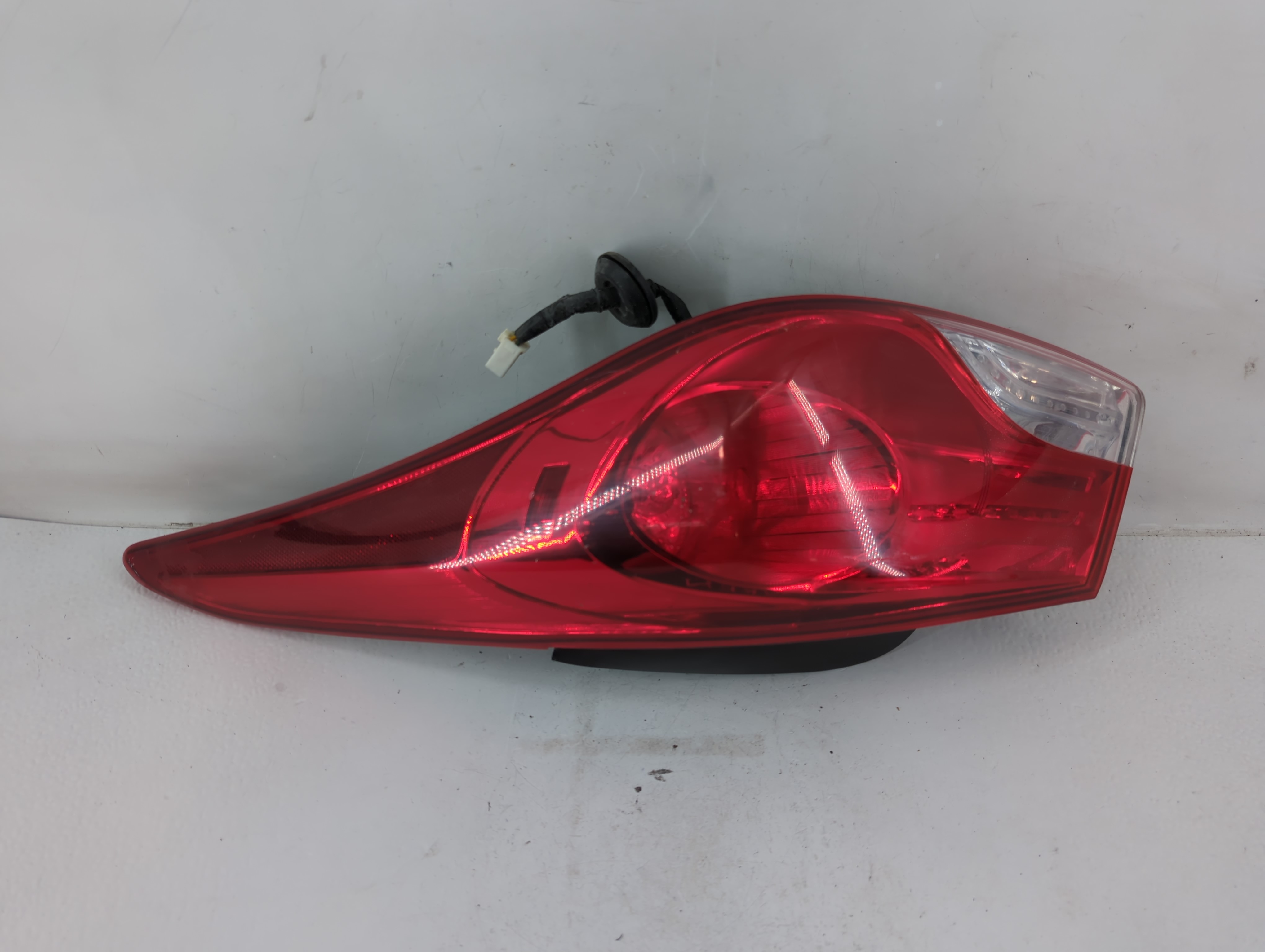 Hyundai Elantra Passenger Right Side Tail Light Taillight Oem 1120022 - Oemusedautoparts1.com
