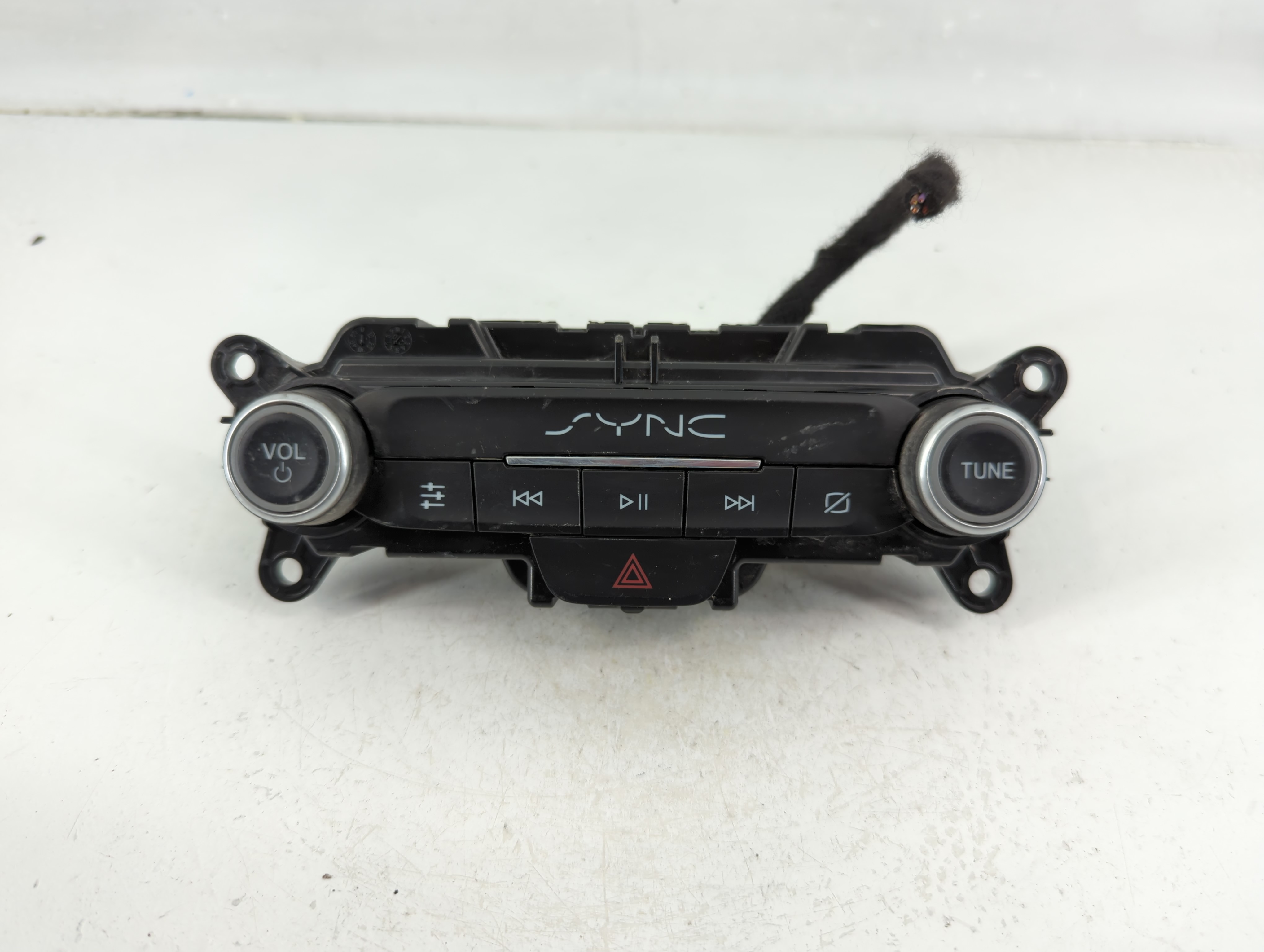Ford Transit Am Fm Cd Player Radio Receiver 1120048 - Oemusedautoparts1.com