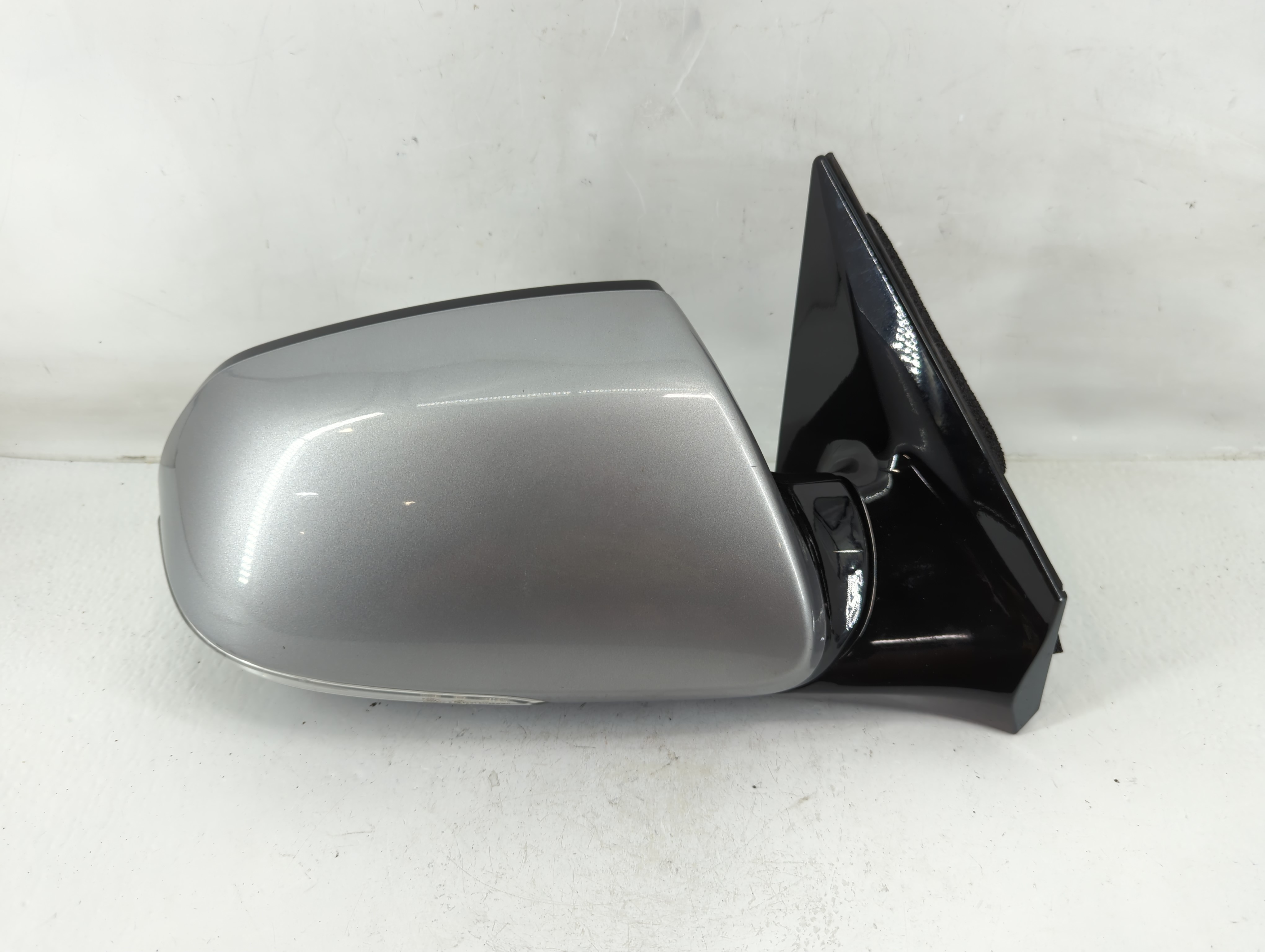 Picture of 2016 Hyundai Santa Fe Driver Left Side View Power Door Mirror Dark Grey 1120164