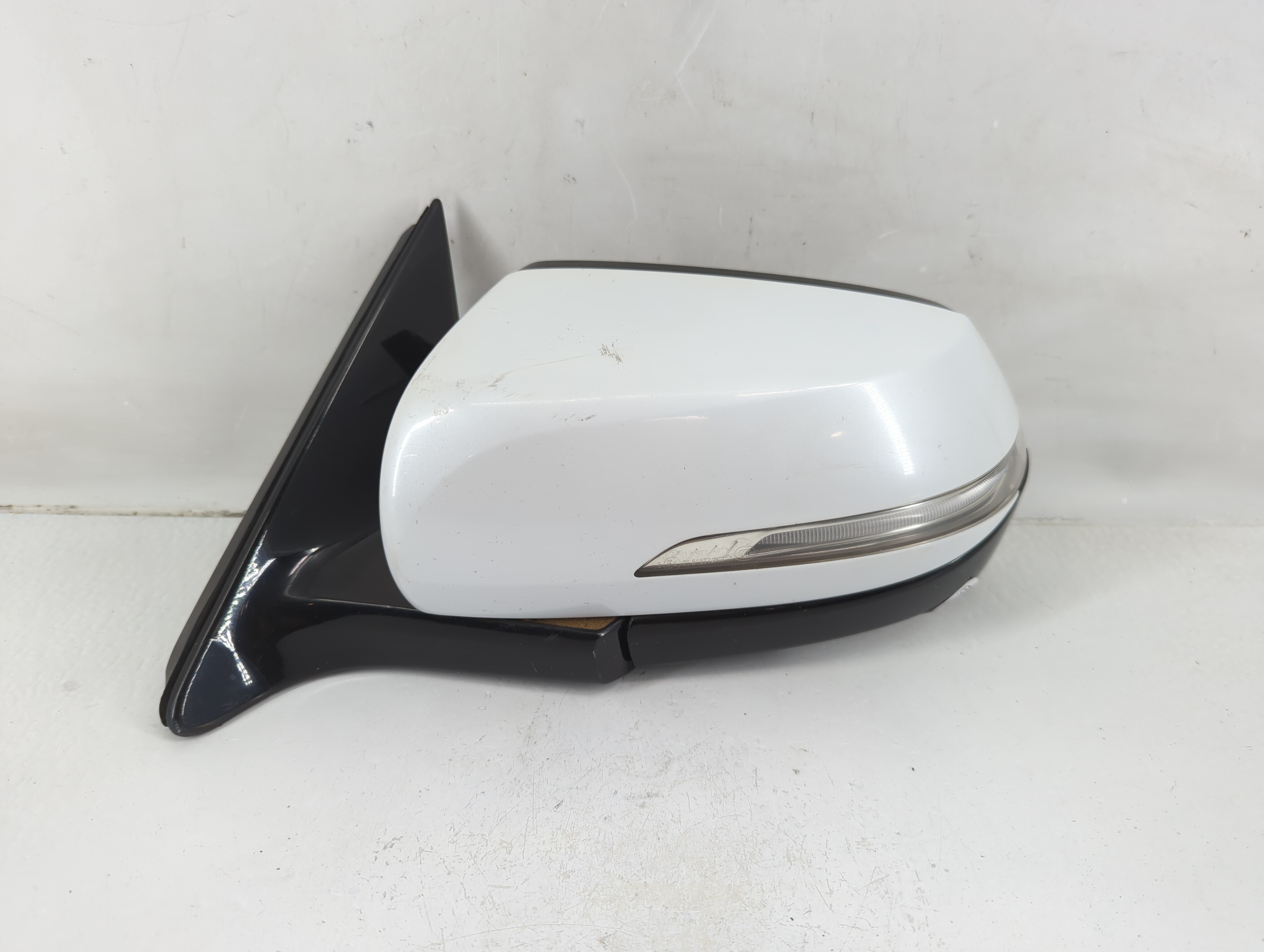 Picture of 2009-2016 Hyundai Genesis Driver Left Side View Power Door Mirror White 1120180