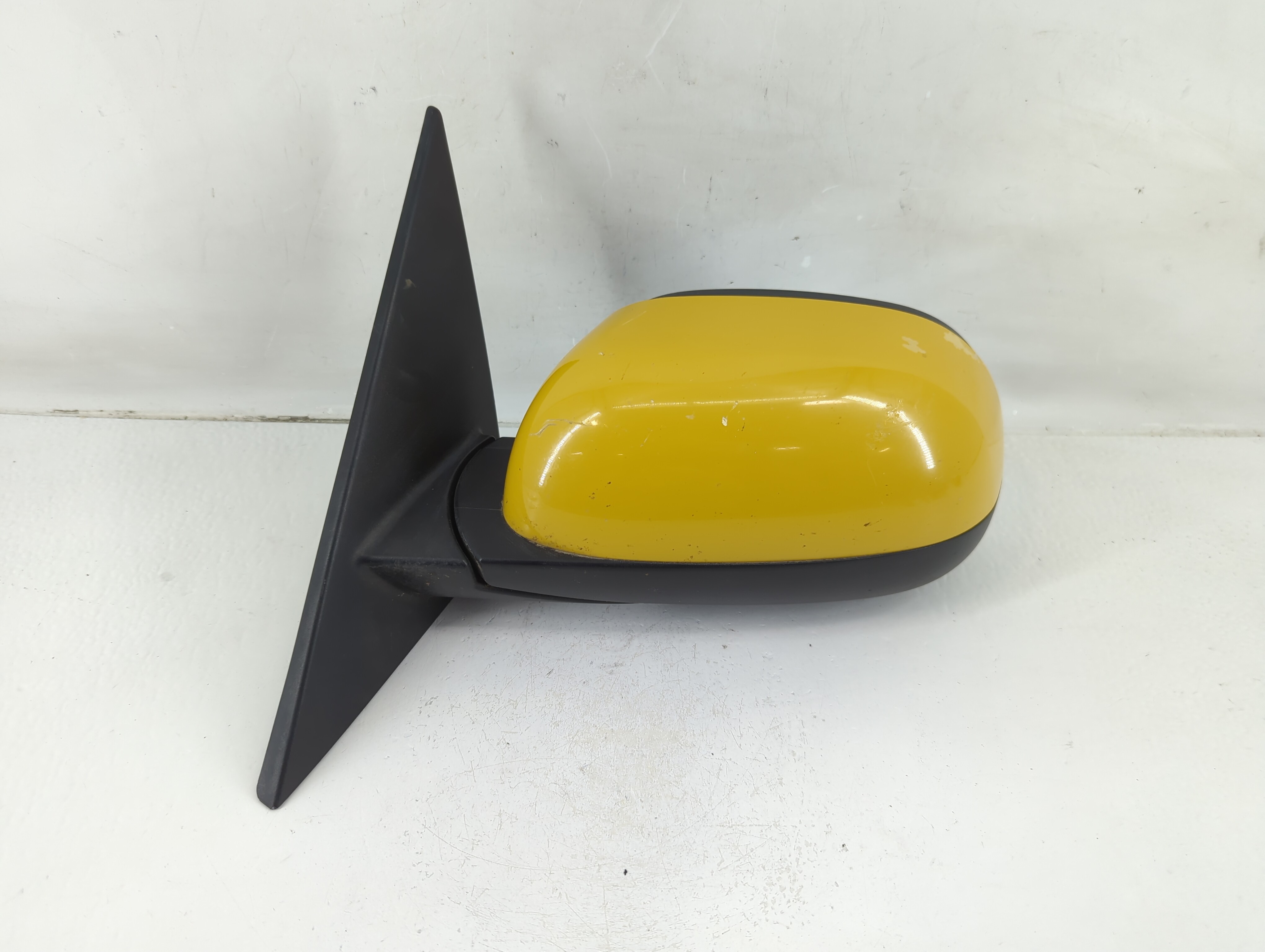 Picture of 2014-2019 Kia Soul Driver Left Side View Power Door Mirror Yellow 1120182