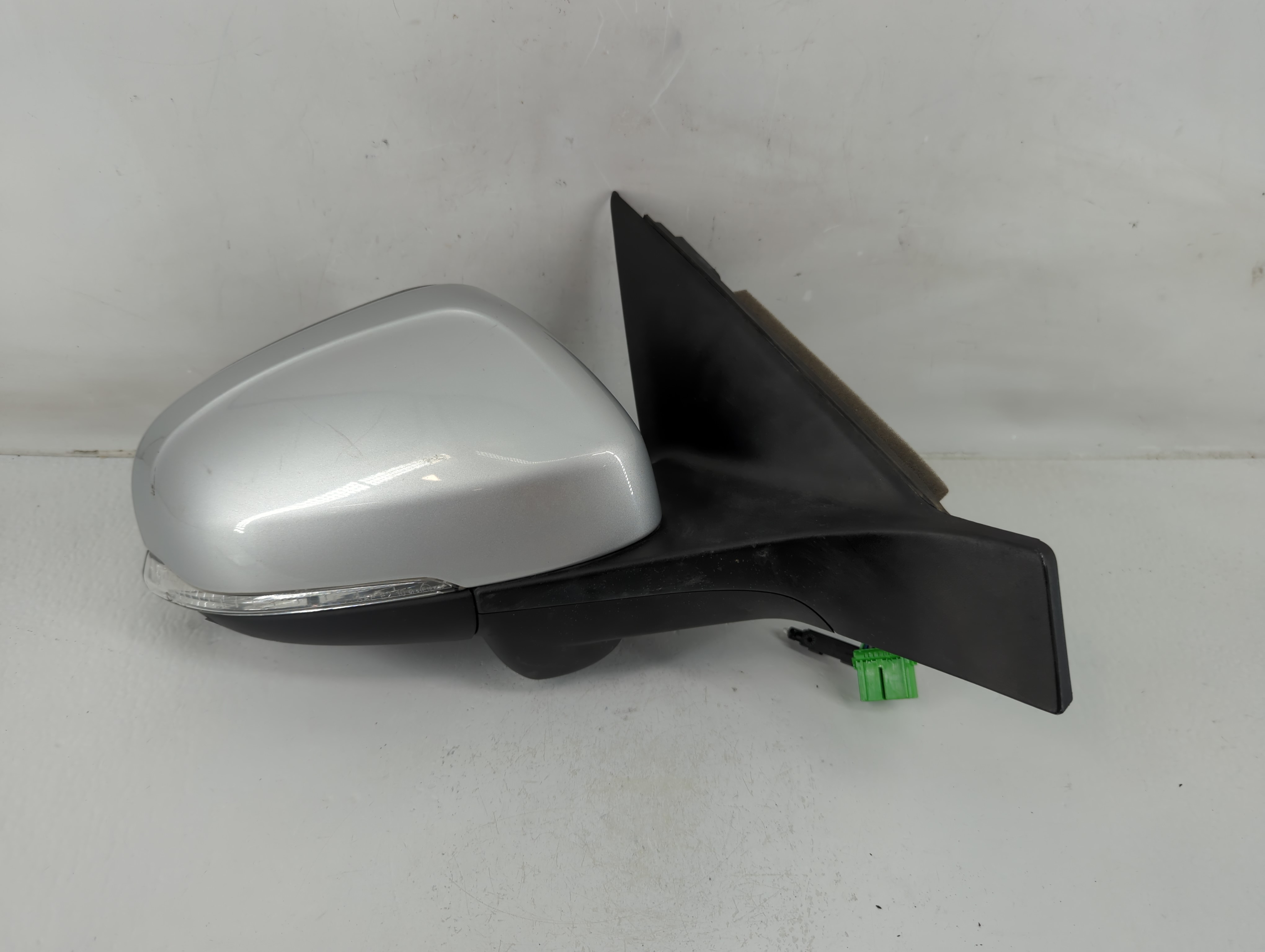 2012-2016 Volvo S80 Passenger Right Side View Power Door Mirror Silver 1120192 - Oemusedautoparts1.com