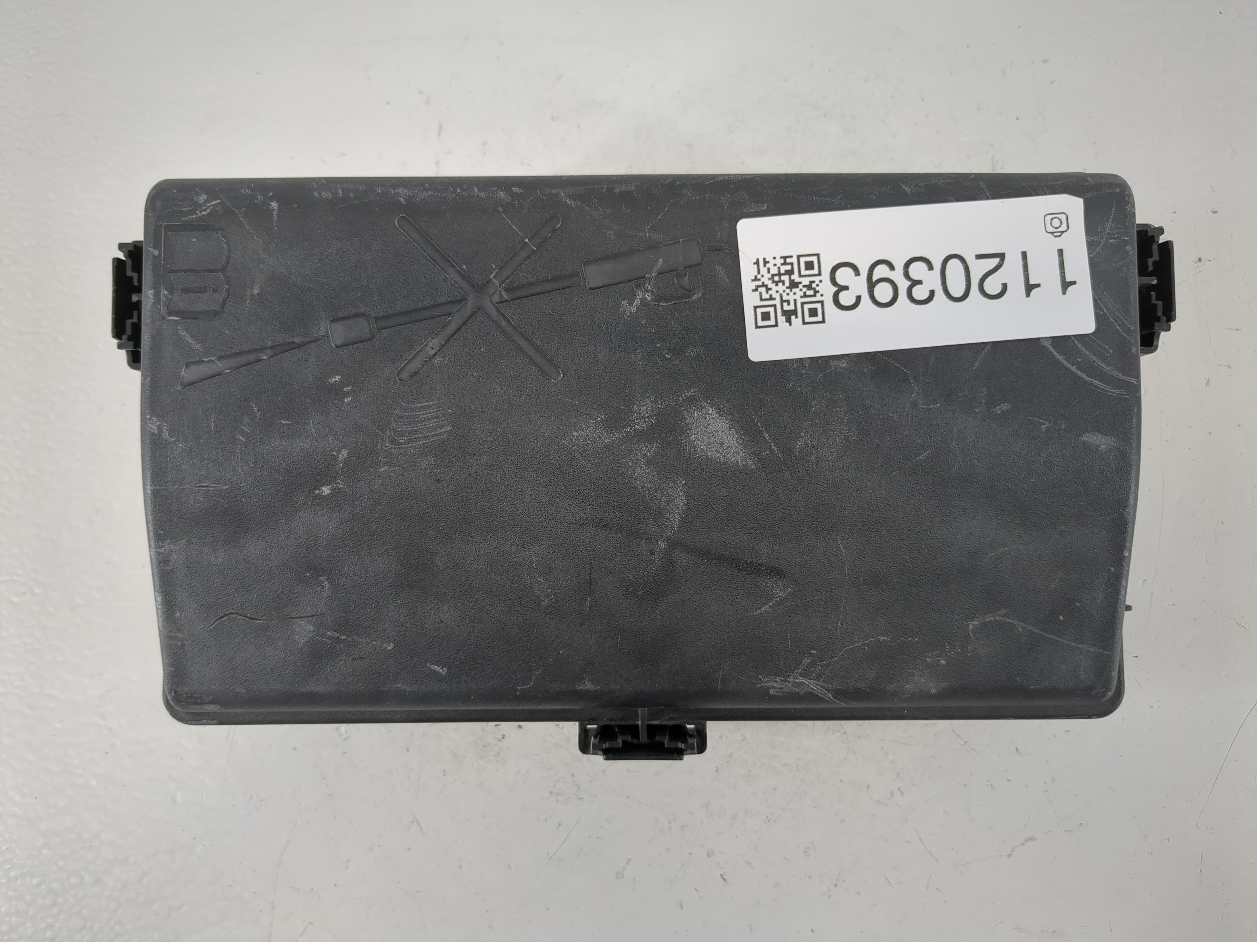 Picture of 2011-2011 Buick Lacrosse Fusebox Fuse Box Relay Module 1120393