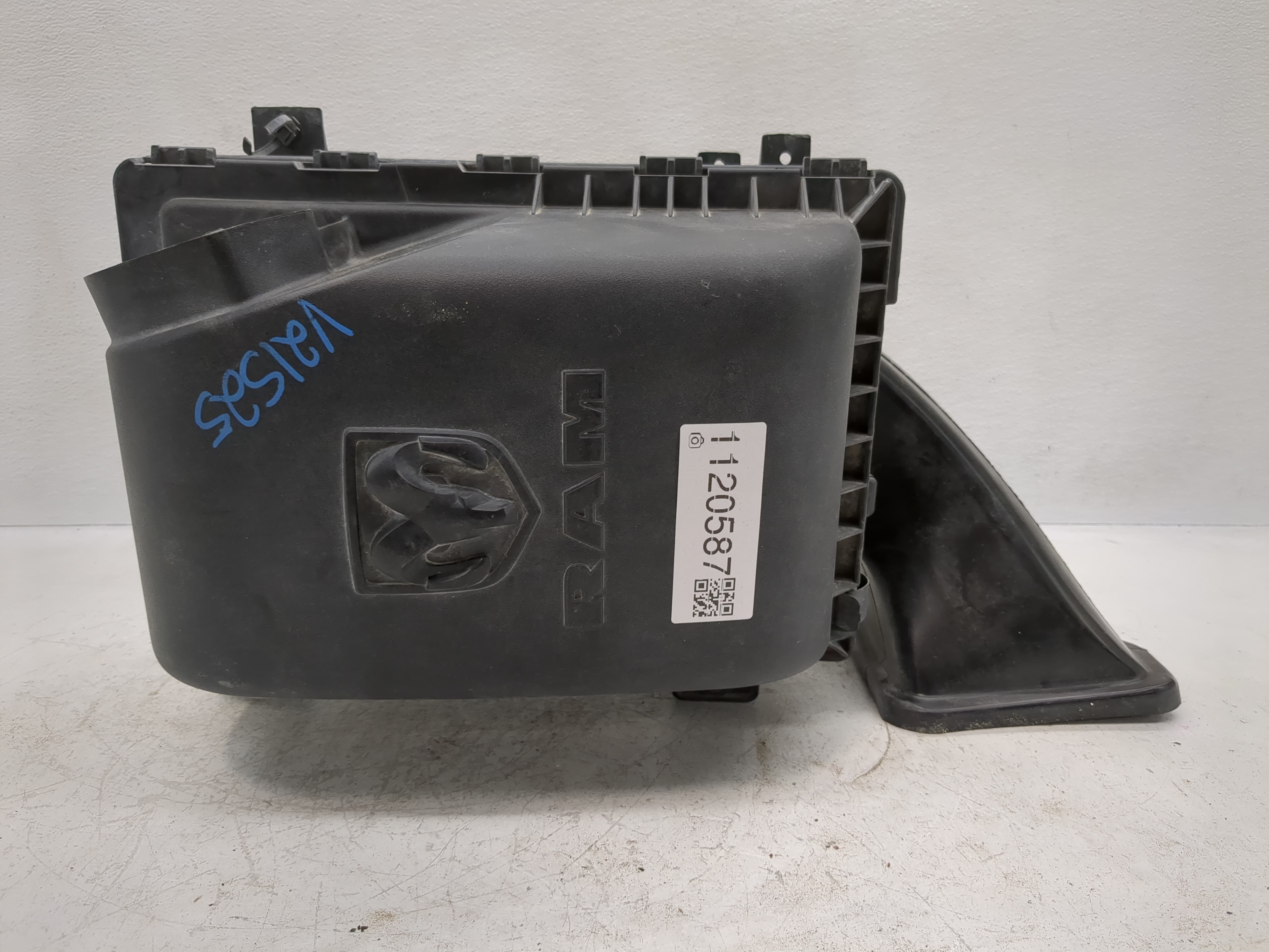 Picture of 2002-2003 Dodge Ram 1500 Air Cleaner Intake-duct Hose Tube 1120587