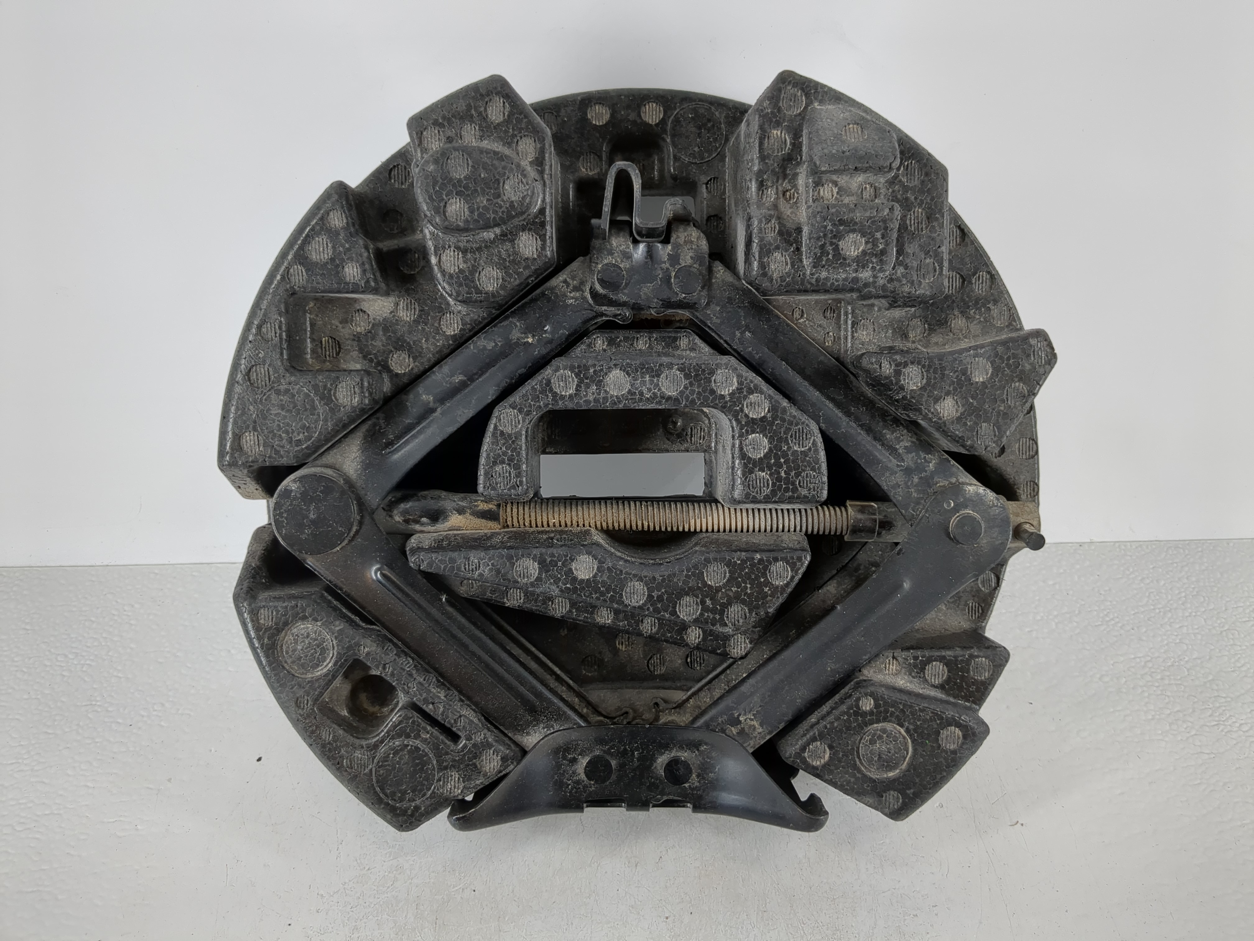 2013 Ford Focus Spare Scissor Car Jack 1120593 - Oemusedautoparts1.com