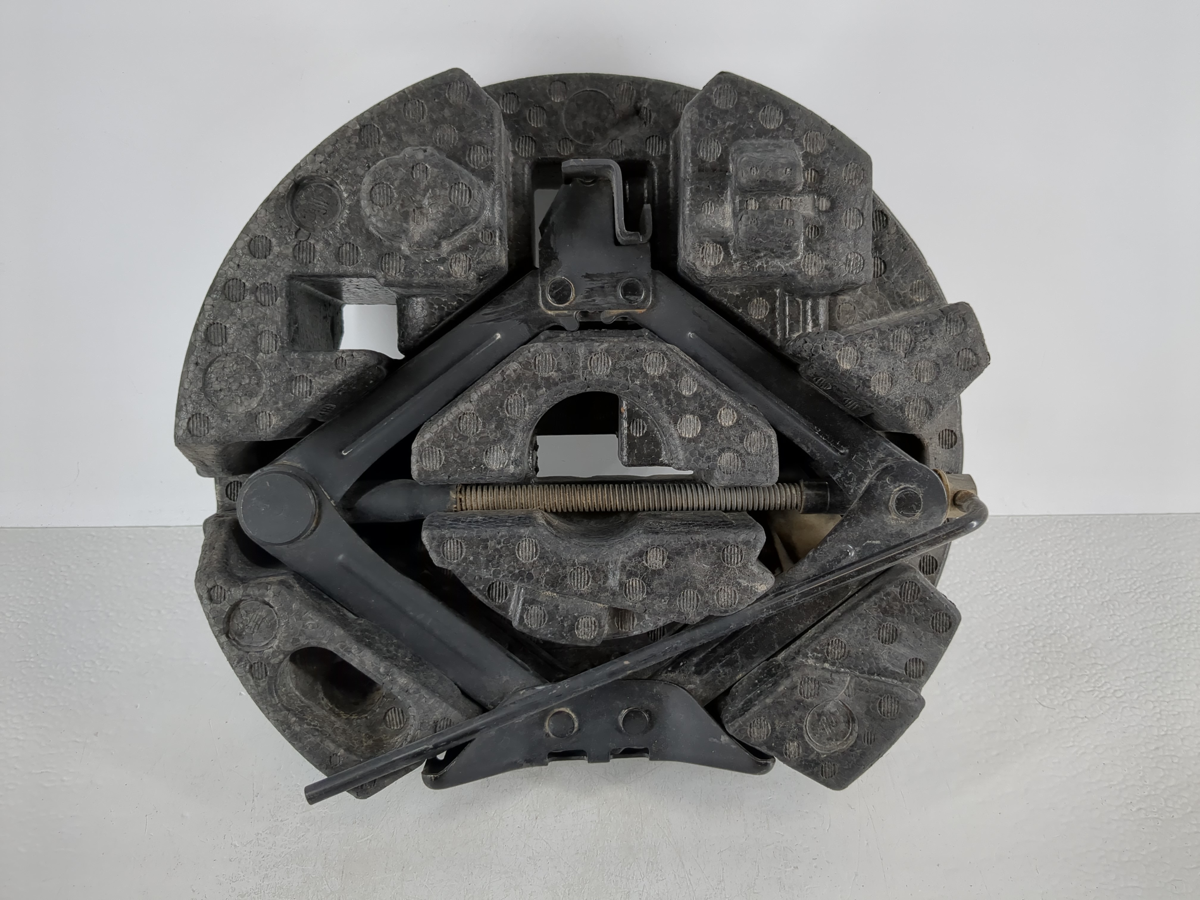 2014 Ford Fusion Spare Scissor Car Jack 1120603 - Oemusedautoparts1.com